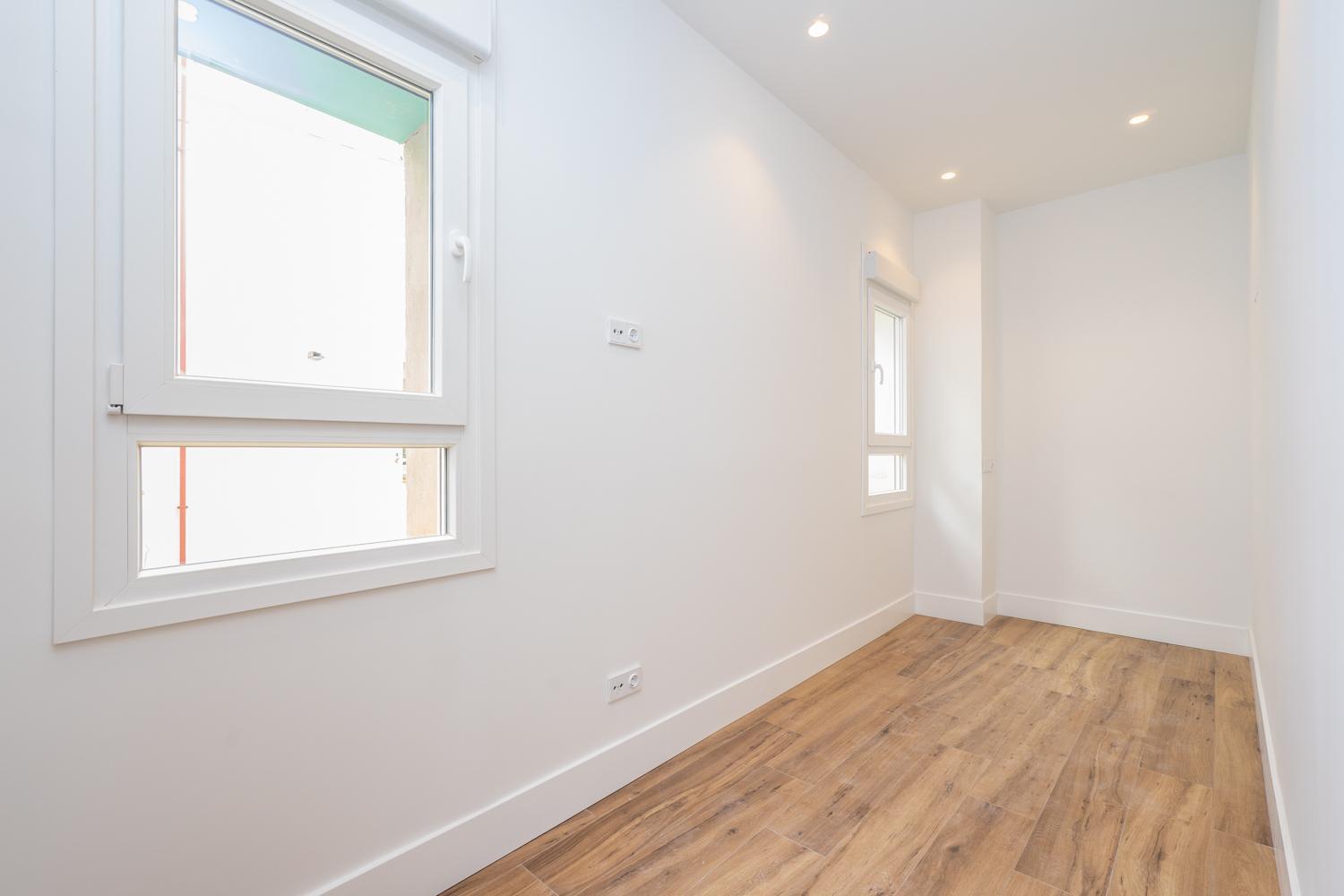 Elegante apartamento reformado en Retiro, Madrid: 2 dormitorios, garaje y diseño contemporáneo junto al parque, Salamanca y las mejores conexiones de la capital