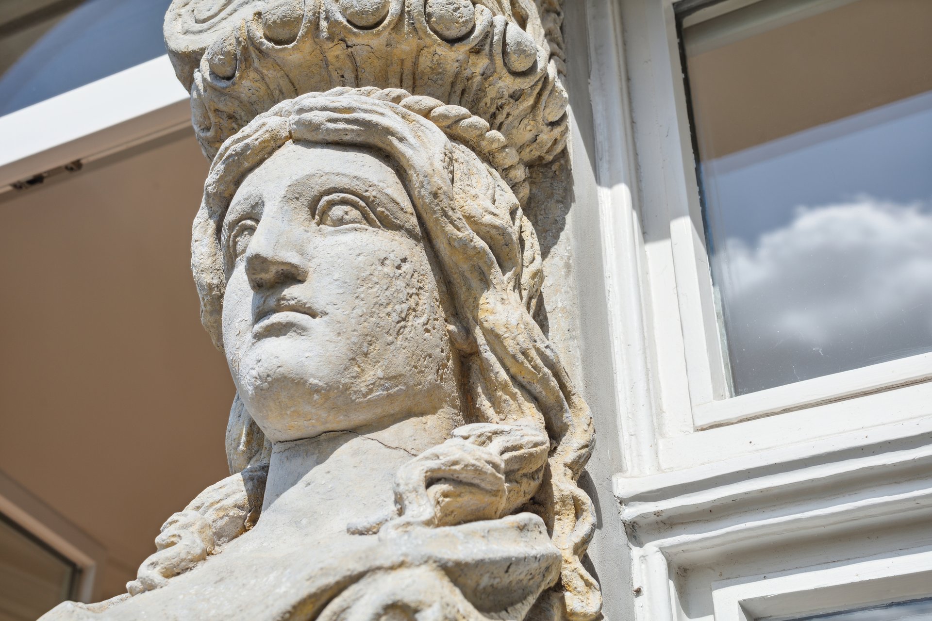 Renovated Art Nouveau villa within walking distance of the Elbe beach