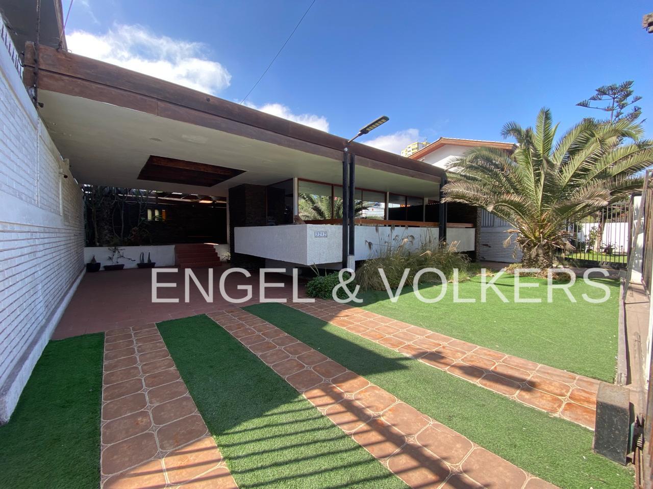 AMPLIA CASA EN UN NIVEL/IDEAL PARA INVERTIR/SECTOR SUR