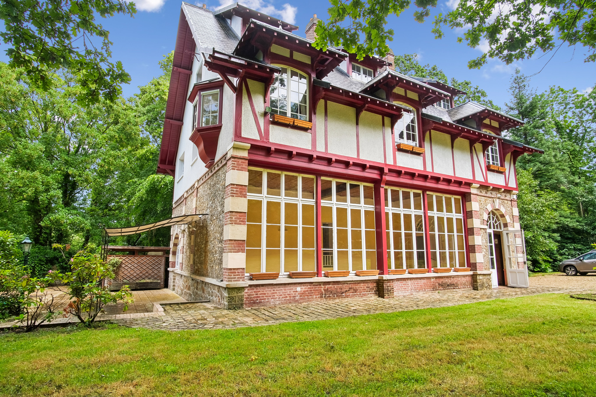In Montevrain, a timeless property