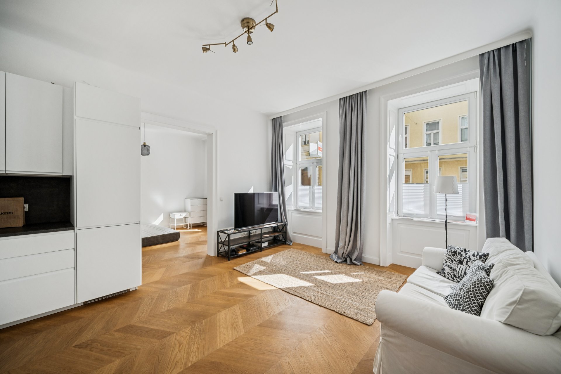 Elegant, renovated 1-bedroom apartment in the heart of Mariahilf – historic charm meets modern living