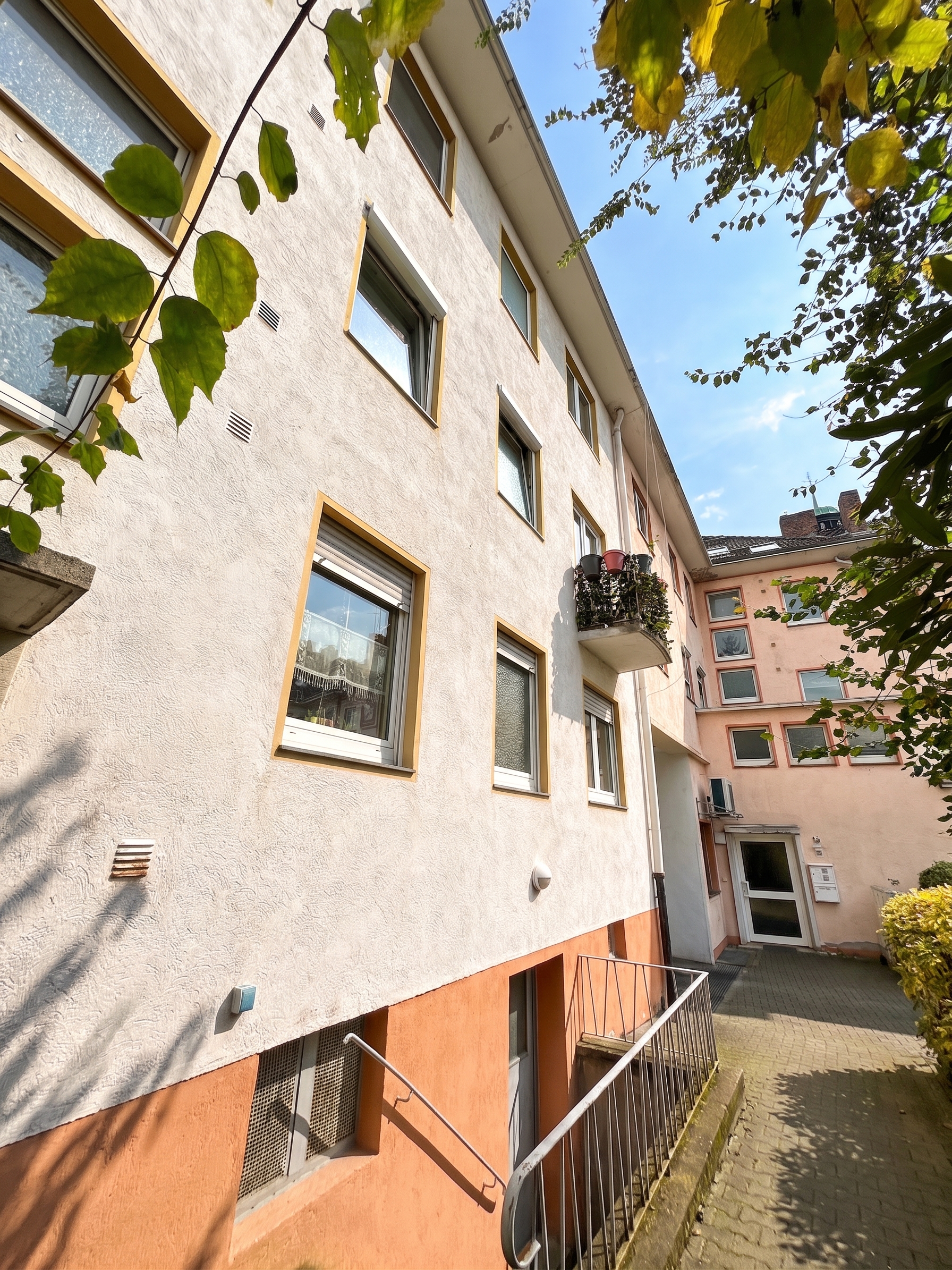Stilvolle 3-Zimmer-Altbauwohnung nahe Mathildenhöhe und Luisenplatz [KI-modifiziert]