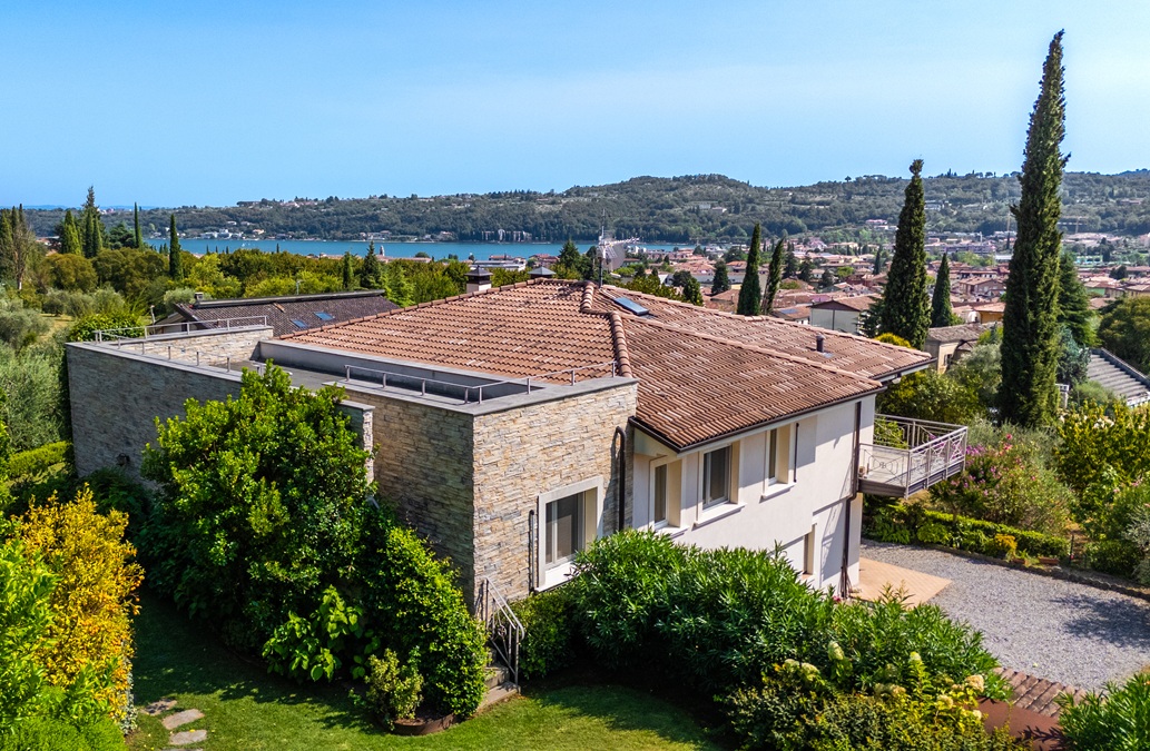 Modern semi-detached villa with lake view in Salò