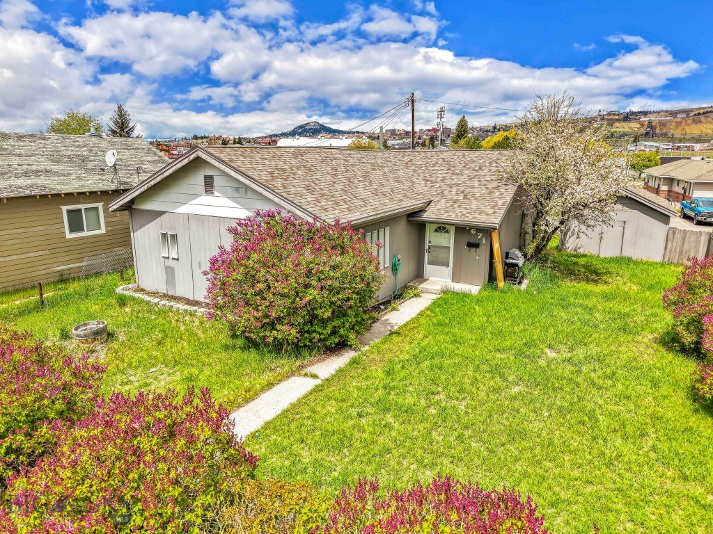 Practical Layout, Central Location, Great Yard!