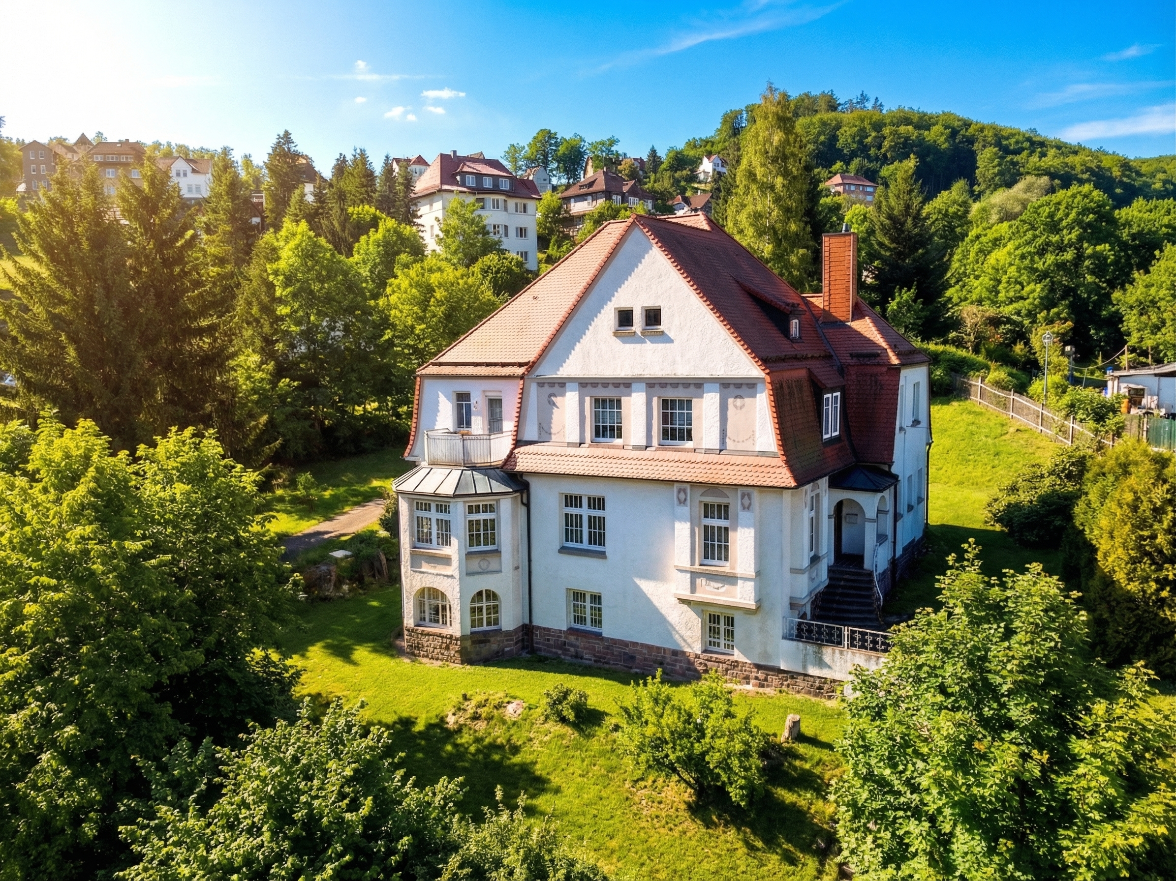 Jugendstil-Villa mit Blick über Ruhla – Wohnen und Arbeiten kombinieren