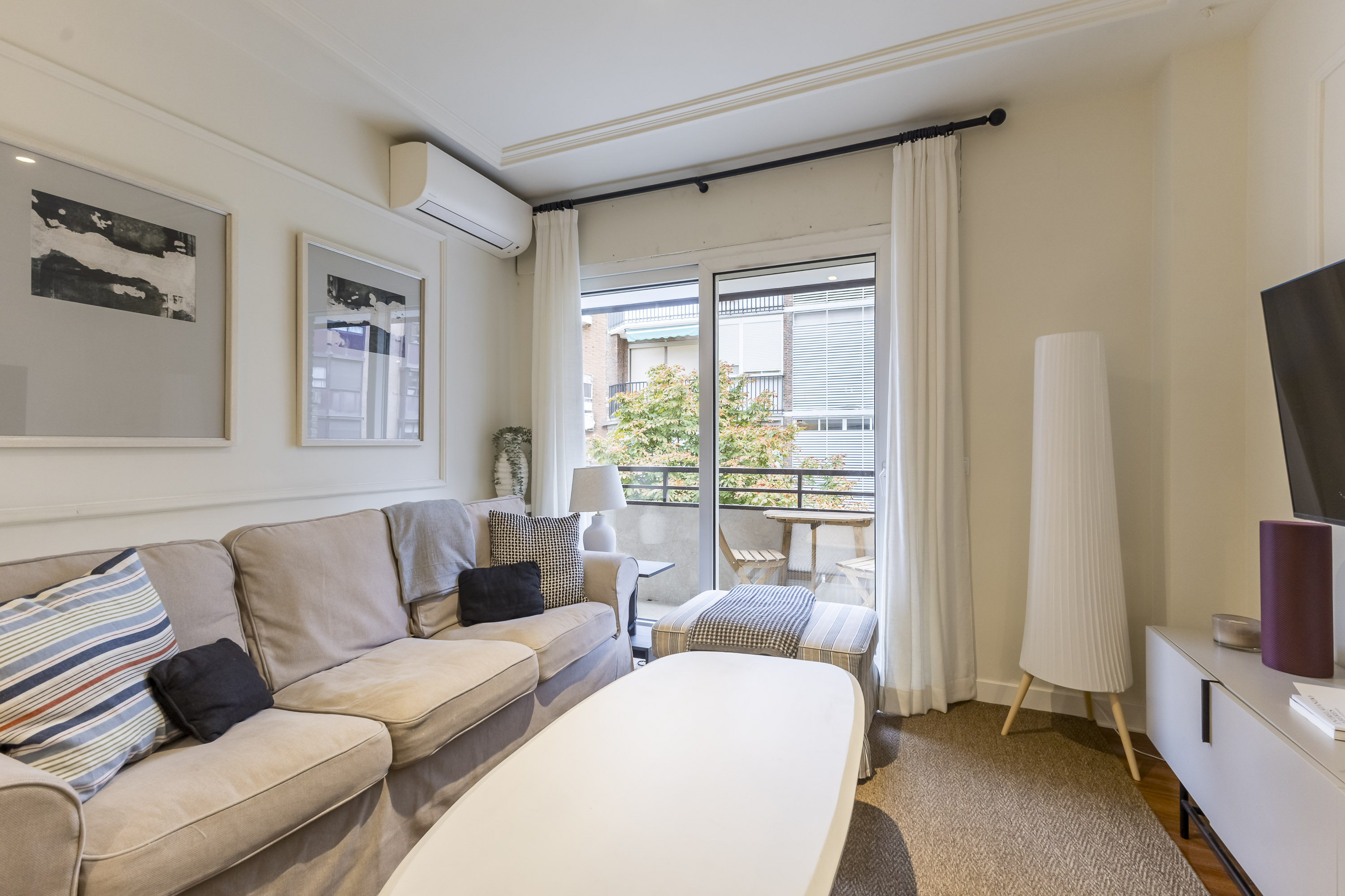 Elegance and comfort: exclusive, renovated, fully furnished home for seasonal rental