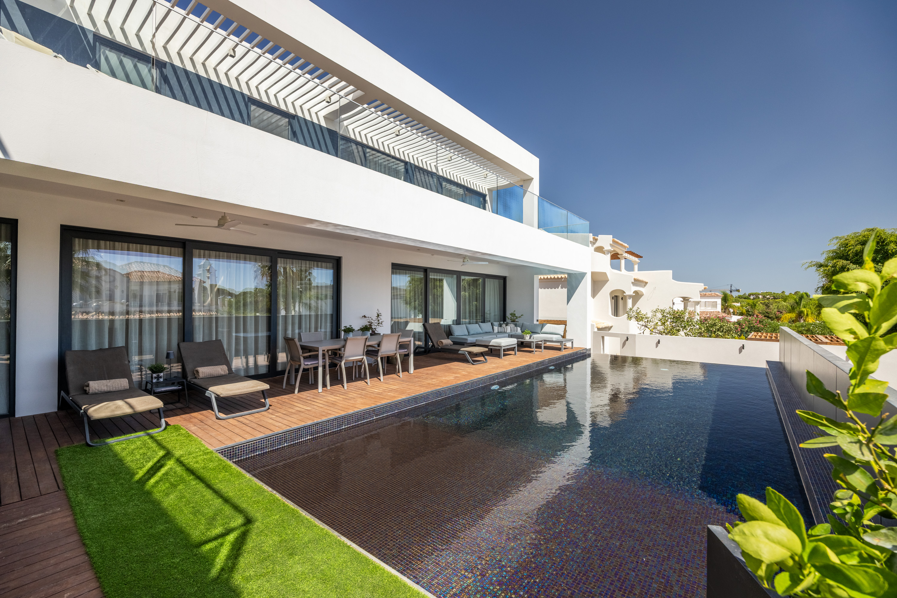 Moradia Contemporânea de Luxo T7 na Quinta das Salinas, entre a Quinta do Lago e Vale do Lobo