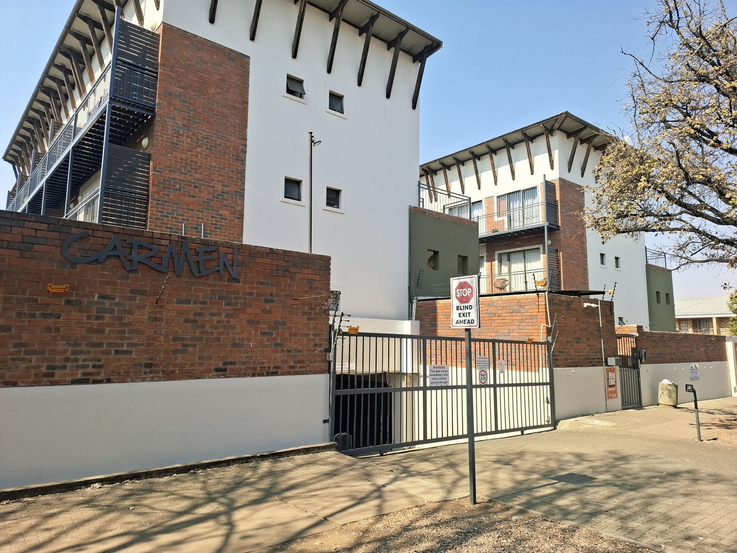 Spacious 2-Bedroom Ground-Floor Unit Close to NWU