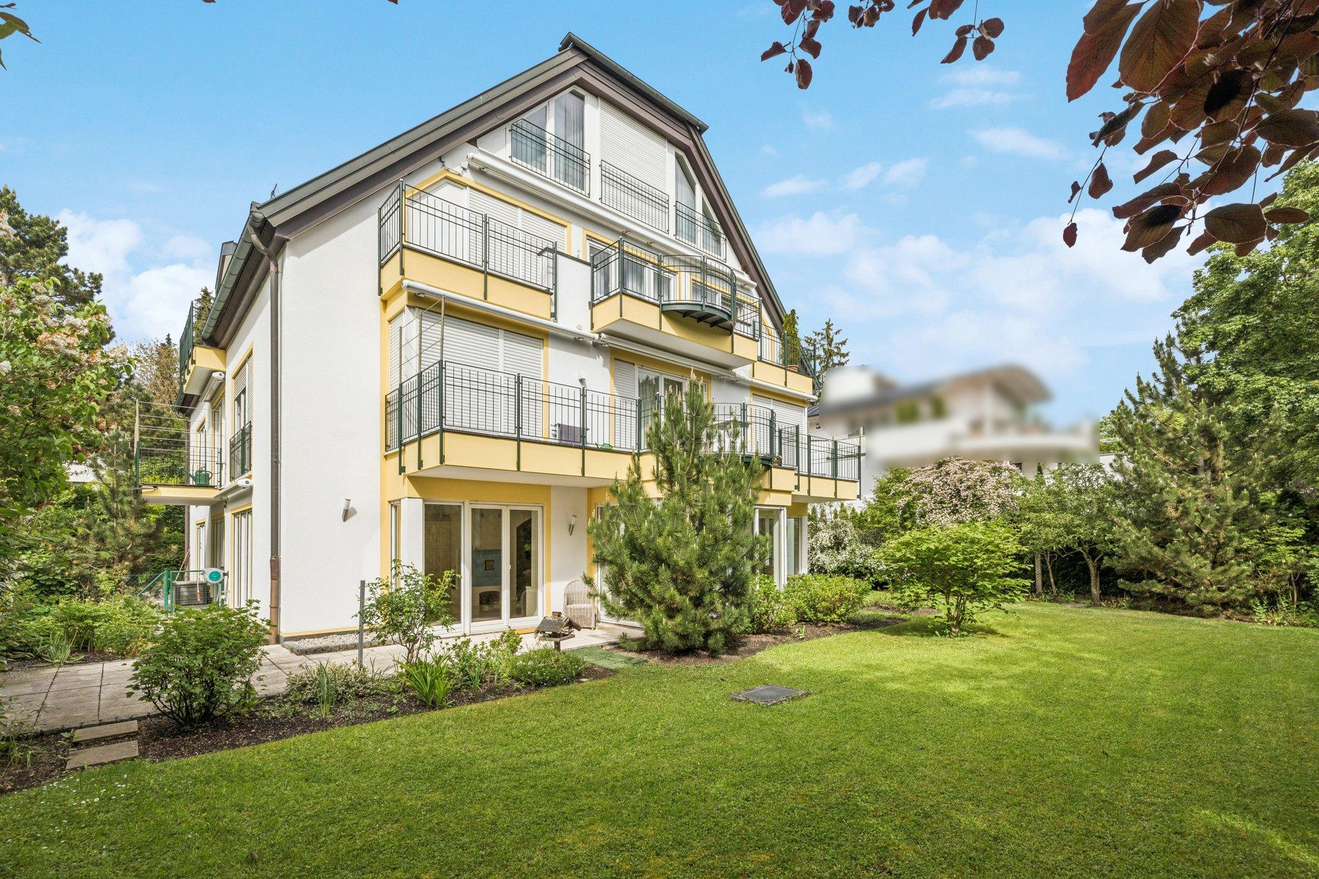 Nymphenburg, where the palace park ends, your 400 m² dream garden begins
