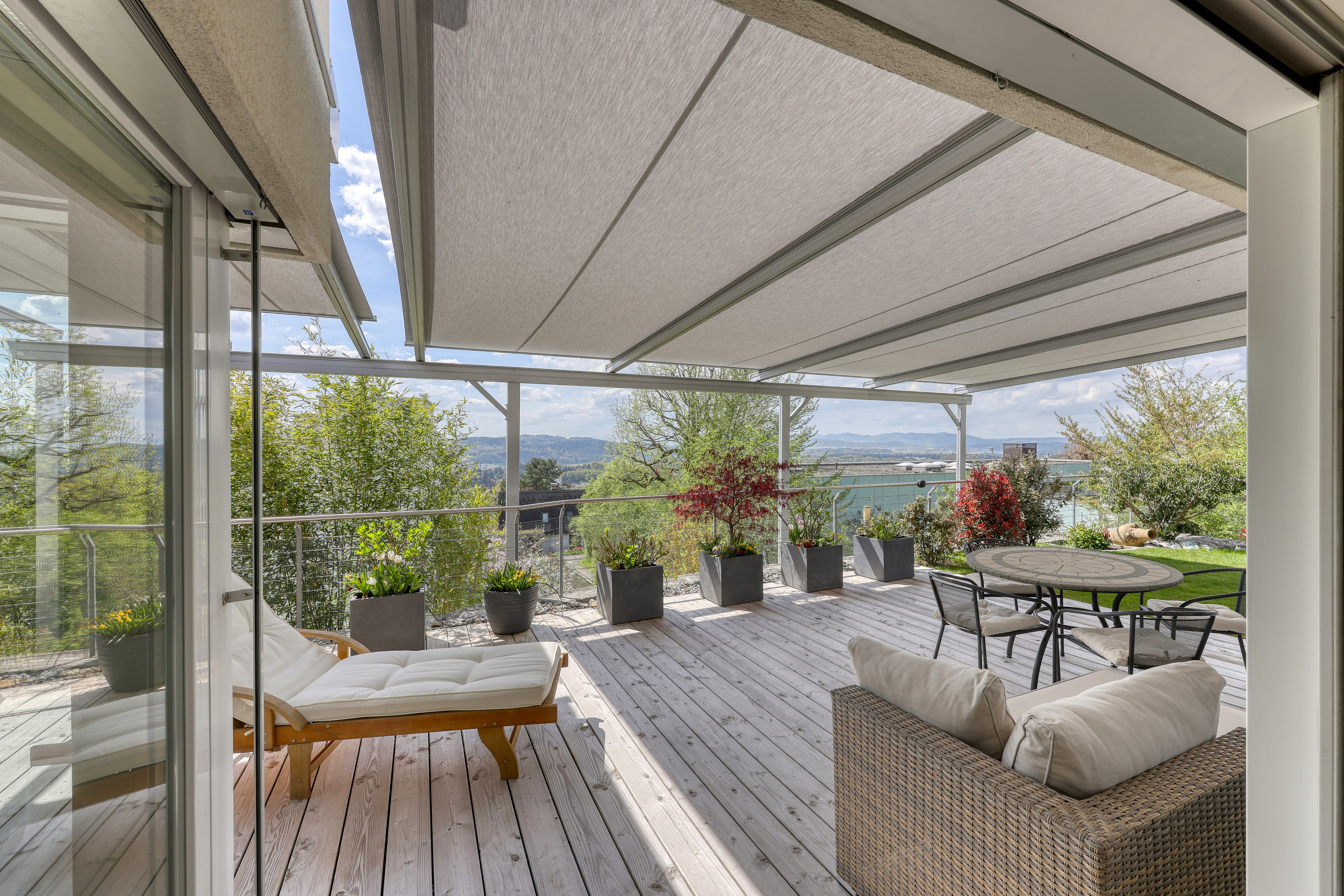 Wohnen an erhöhter Lage: Terrassenwohnung mit Weitblick