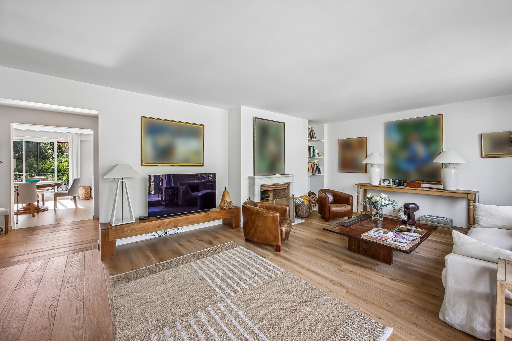 157m² top-floor apartment – Unobstructed green views