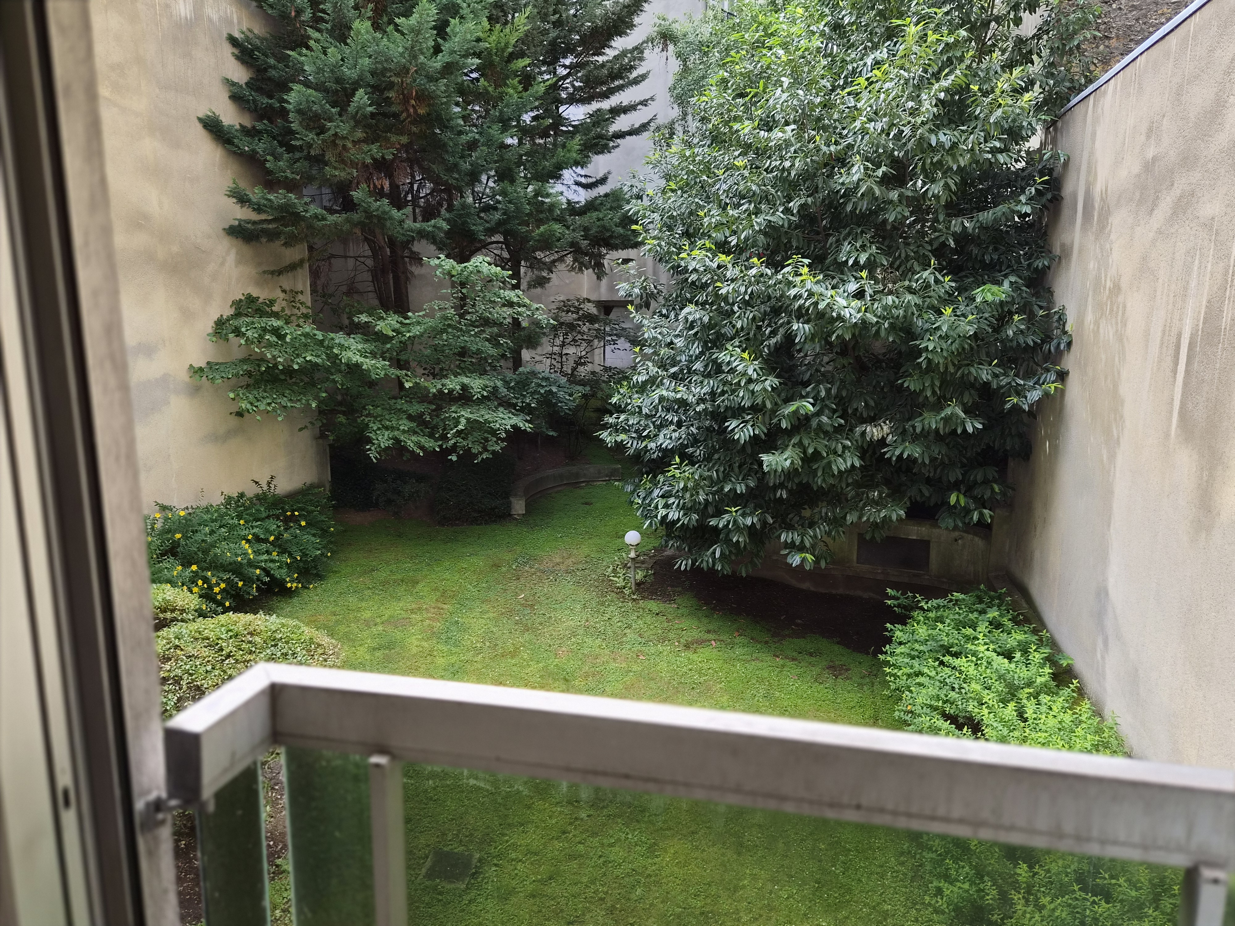 Ternes - Maillot - St Ferdinand - Studio de 29m² exposé Sud - Vue sur Jardin