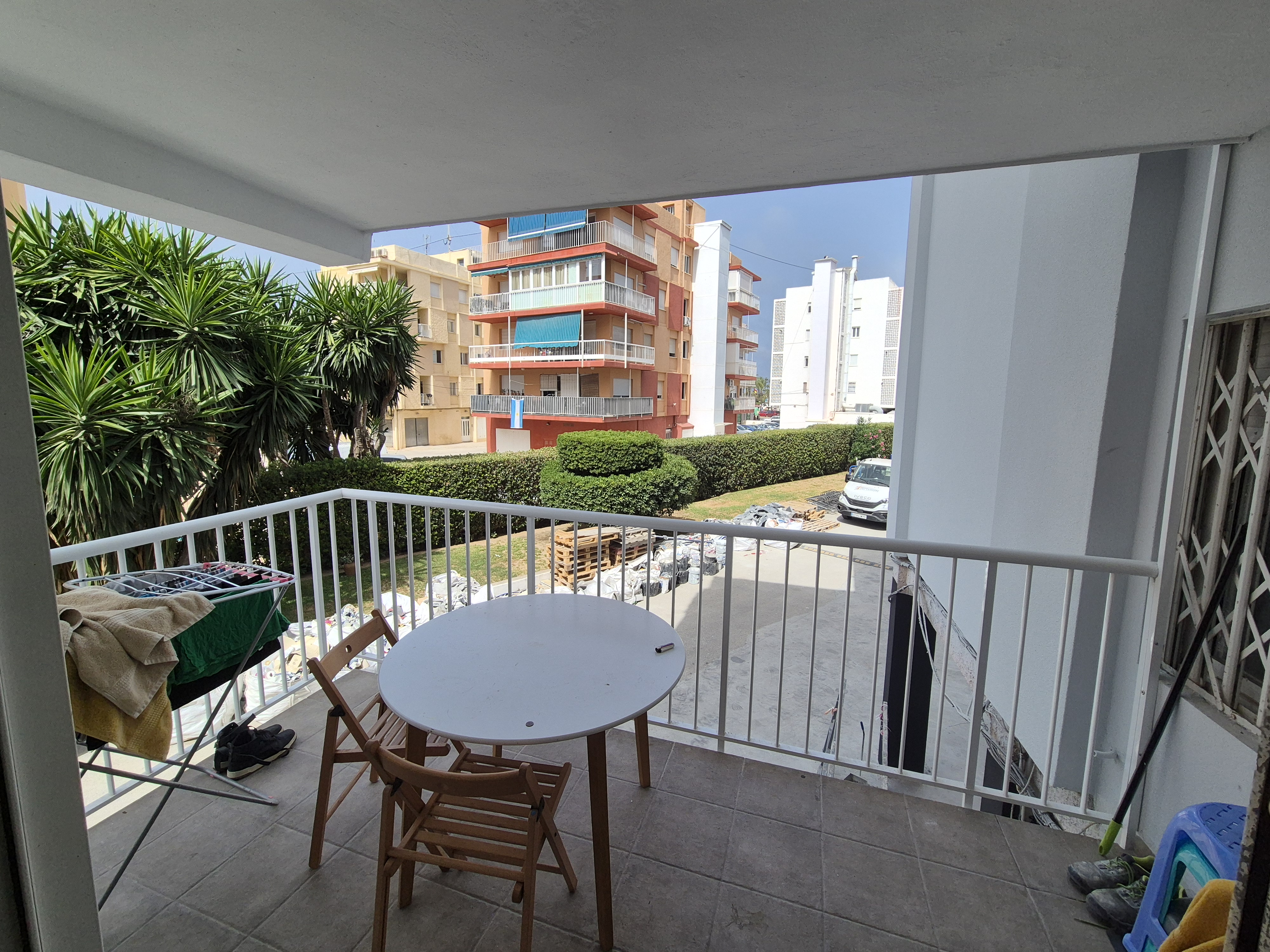 Mediterranes Wohnen vom Feinsten – Helle Wohnung mit Pool & Parkplatz, nur Schritte vom Strand Arenal entfernt