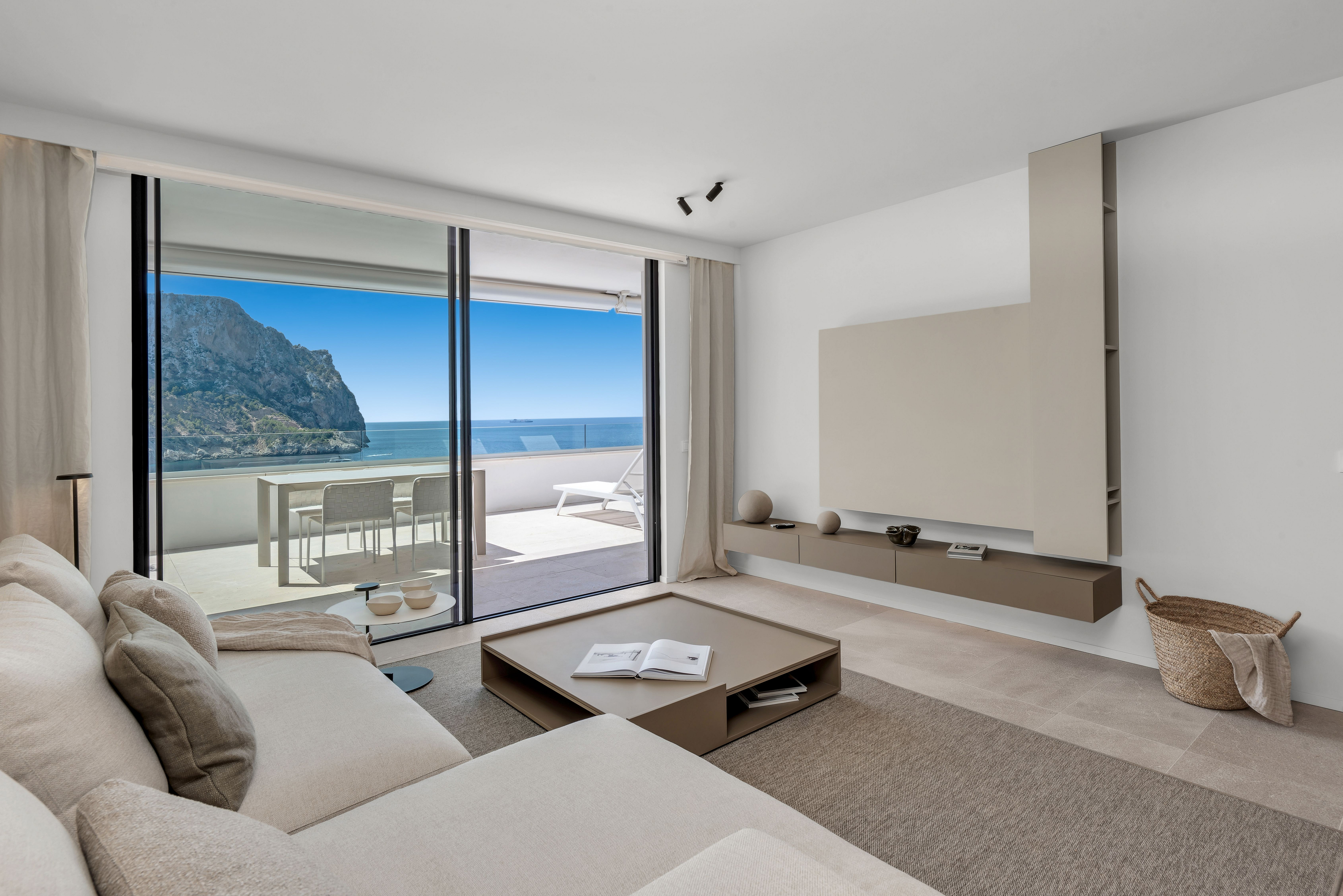 Modernes Apartment mit spektakulärem Meerblick