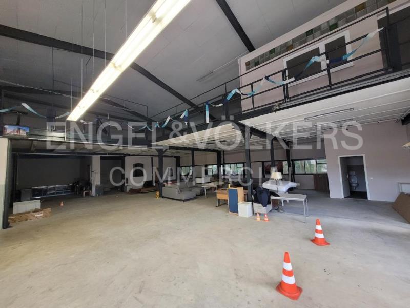 Moderne Gewerbehalle mit Büro in Top-Lage: Flexibel auf 2 Ebenen mit bis zu 20 Stellplätzen