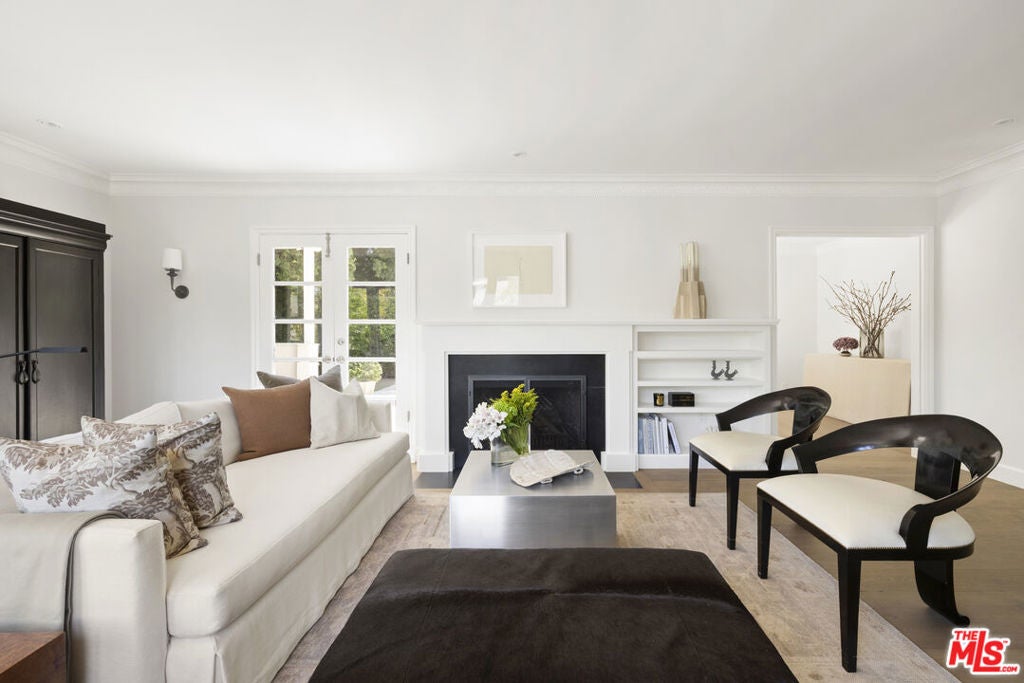 Turnkey Designer Home in Coveted Comstock Hills