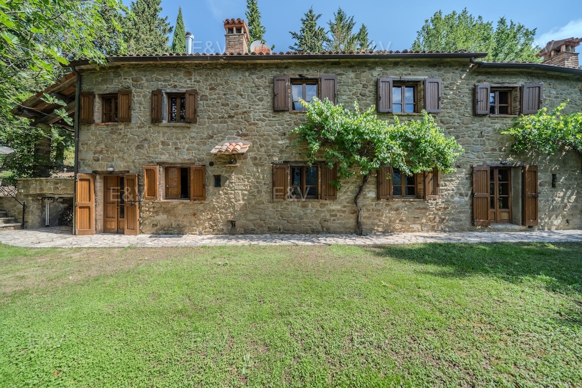 Landhaus mit Pool, in grüner Umgebung gelegen, in der Nähe der Toskana