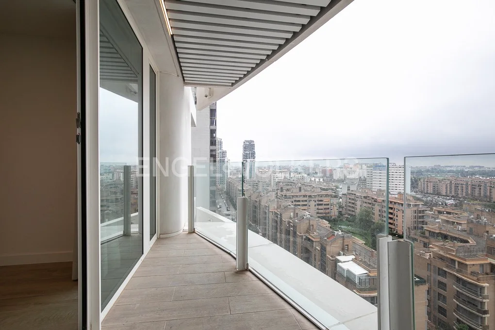 Apartment with terrace in Ikon tower
