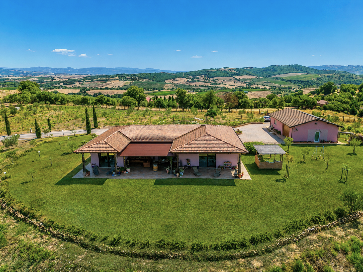 Villa di prestigio e azienda agricola a Colle di Lupo