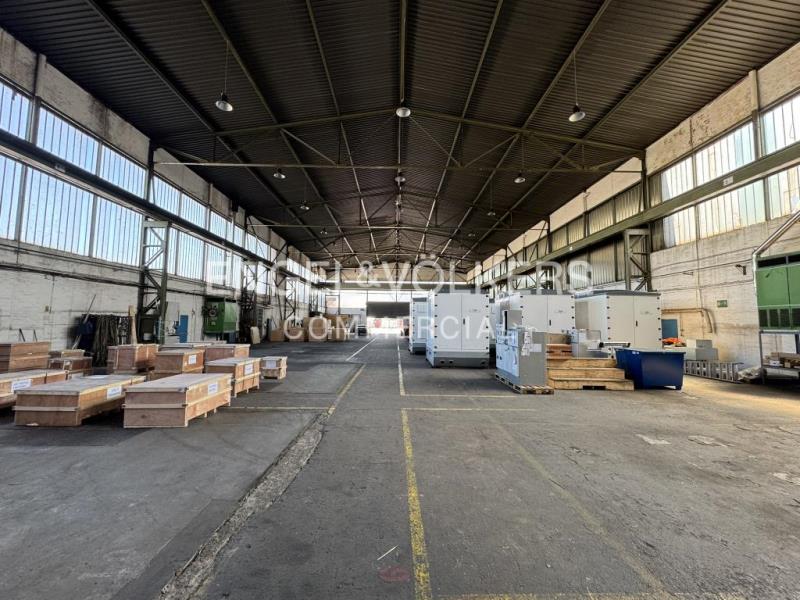 Vielseitige Produktions- und Lagerhallen