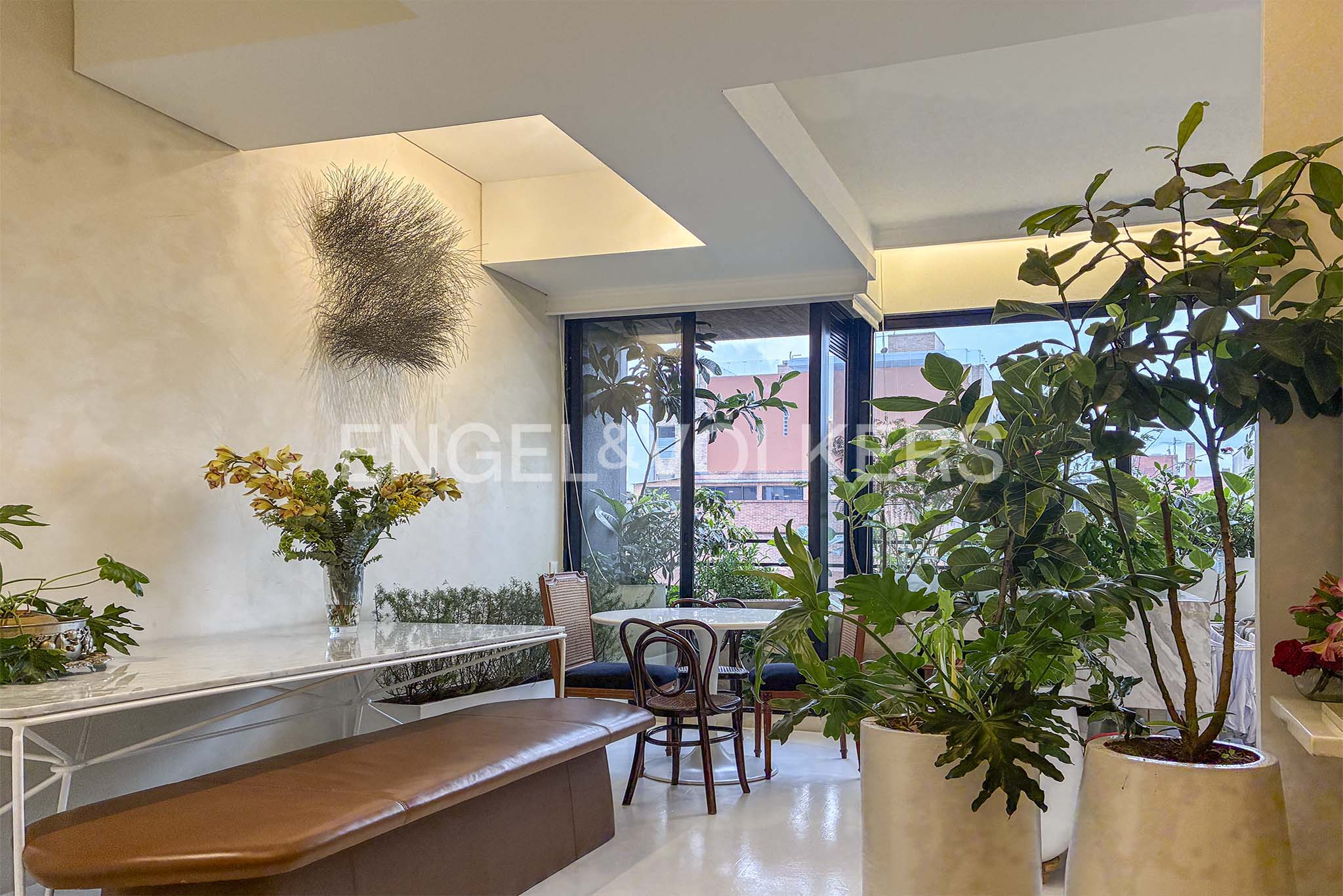 Moderno apartamento con balcón para venta en El Virrey