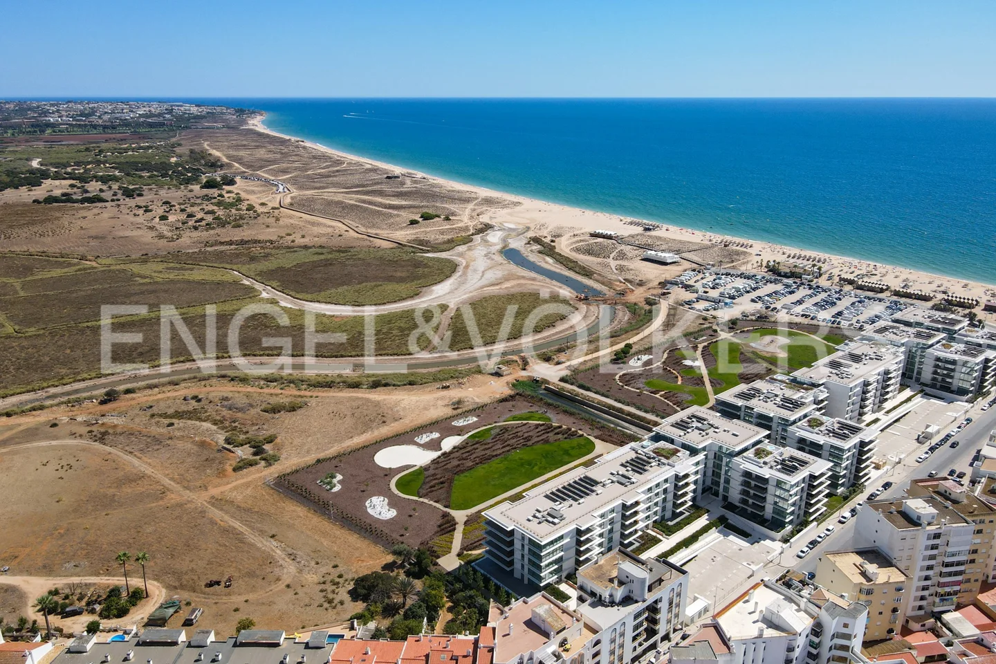 Brand new luxury 2-bedroom apartment with sea views, 50 metres from the beach