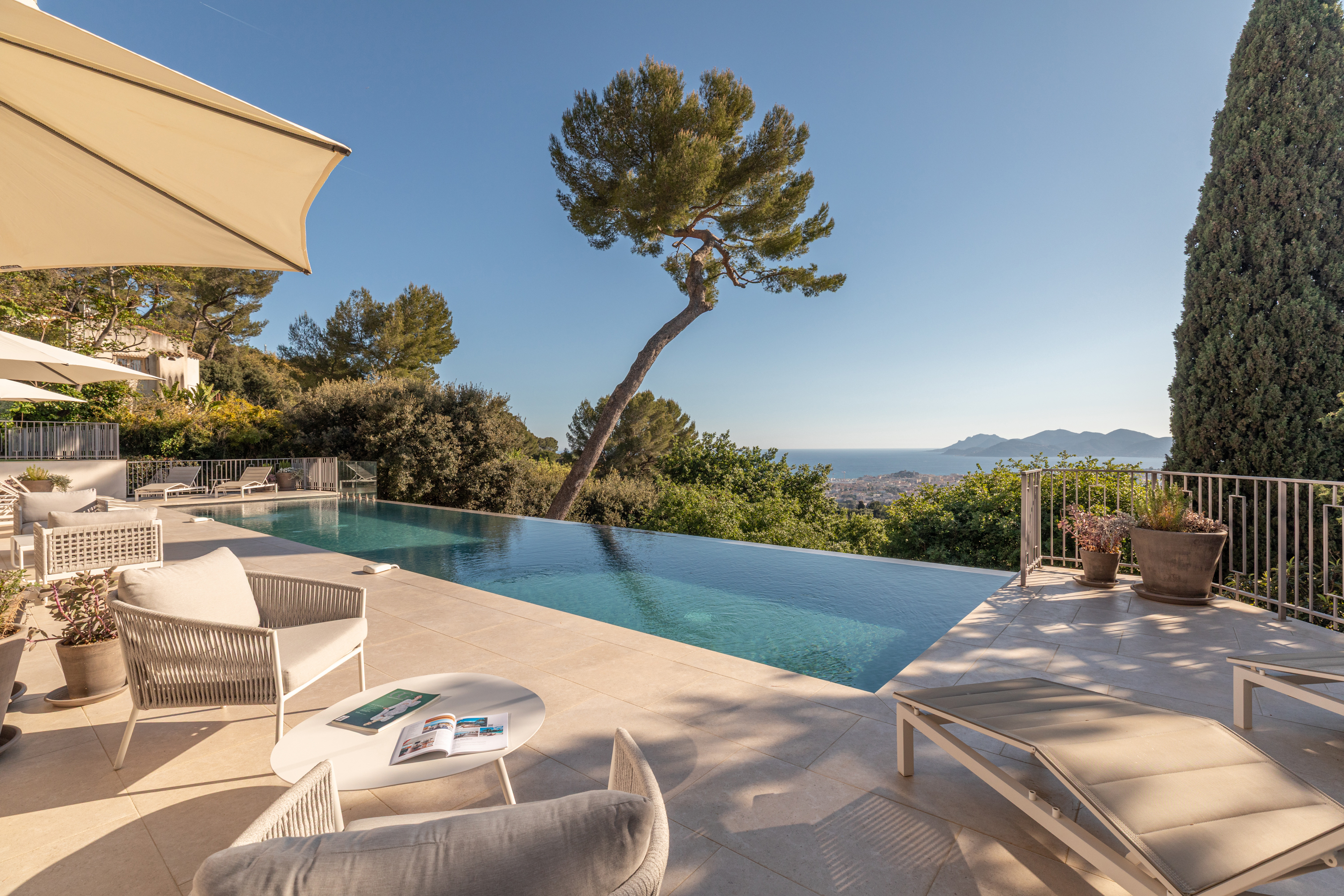 Villa contemporaine avec vue mer panoramique