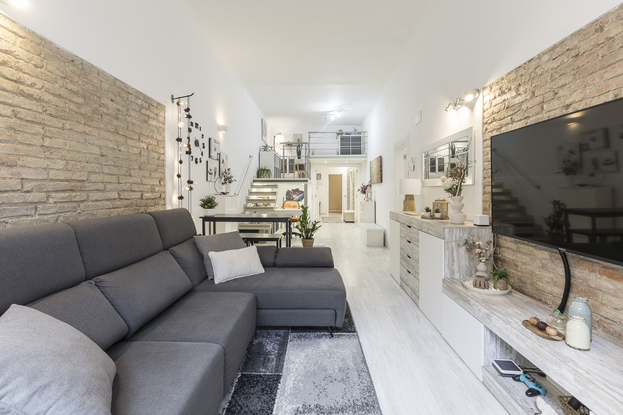 Espacioso piso de 3 habitaciones con exterior ubicado en el Camp de l'Arpa.