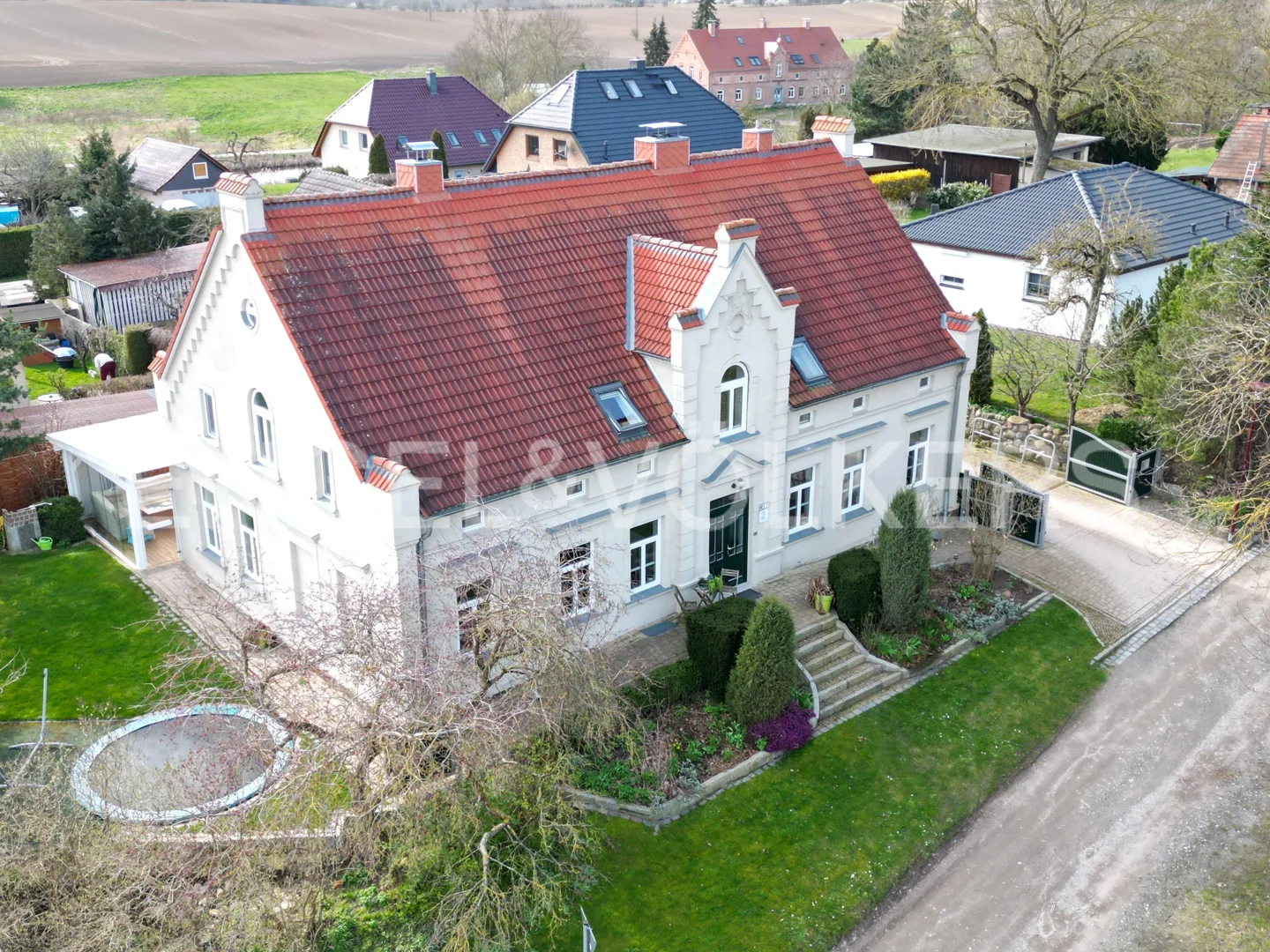 Hochwertiges Einfamilienhaus mit Gutshauscharakter im Speckgürtel von Rostock
