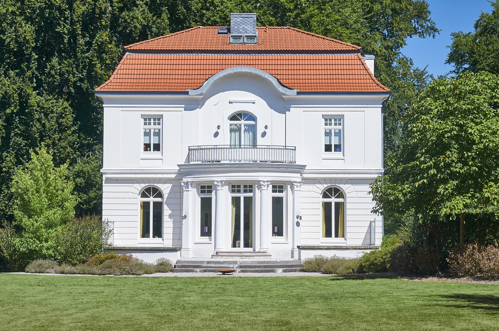 Die schönste Immobilie Volksdorfs !                     Herrschaftliche Altbauvilla mit 3 Baugrundstücken und privatem Wald
