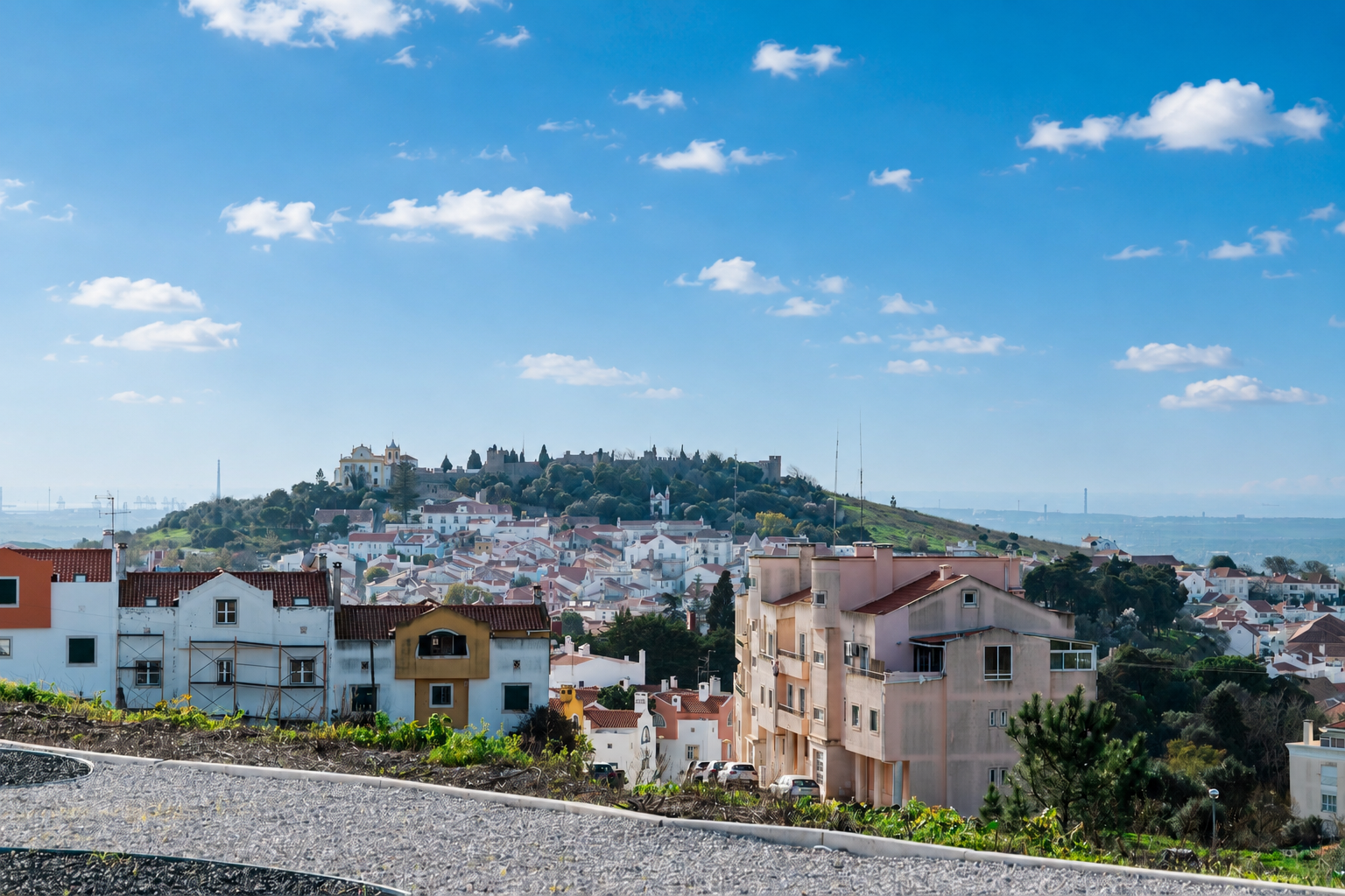 INVESTMENT: Urban Plot with 3,000 m² of construction