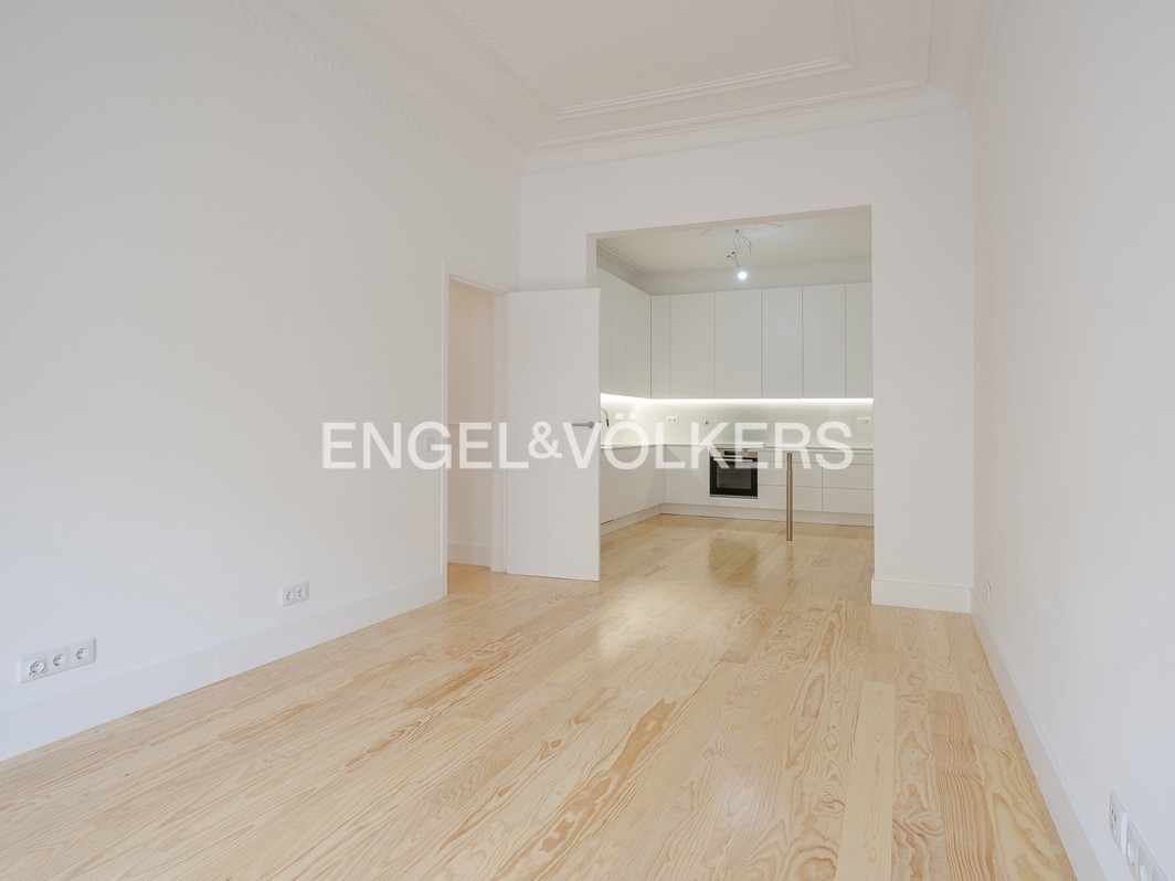 3-bedroom apartment, completely renovated, near El Corte Inglés.