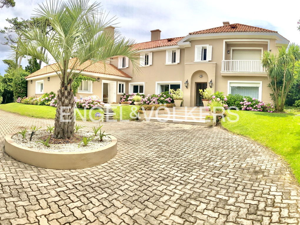 Magnificent house in the Golf area