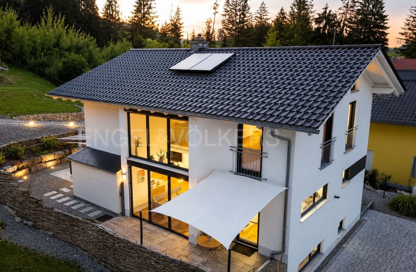 Modernes Wohnen trifft Naturidyll: Neuwertiges KfW-55-Haus in Lechbruck am See