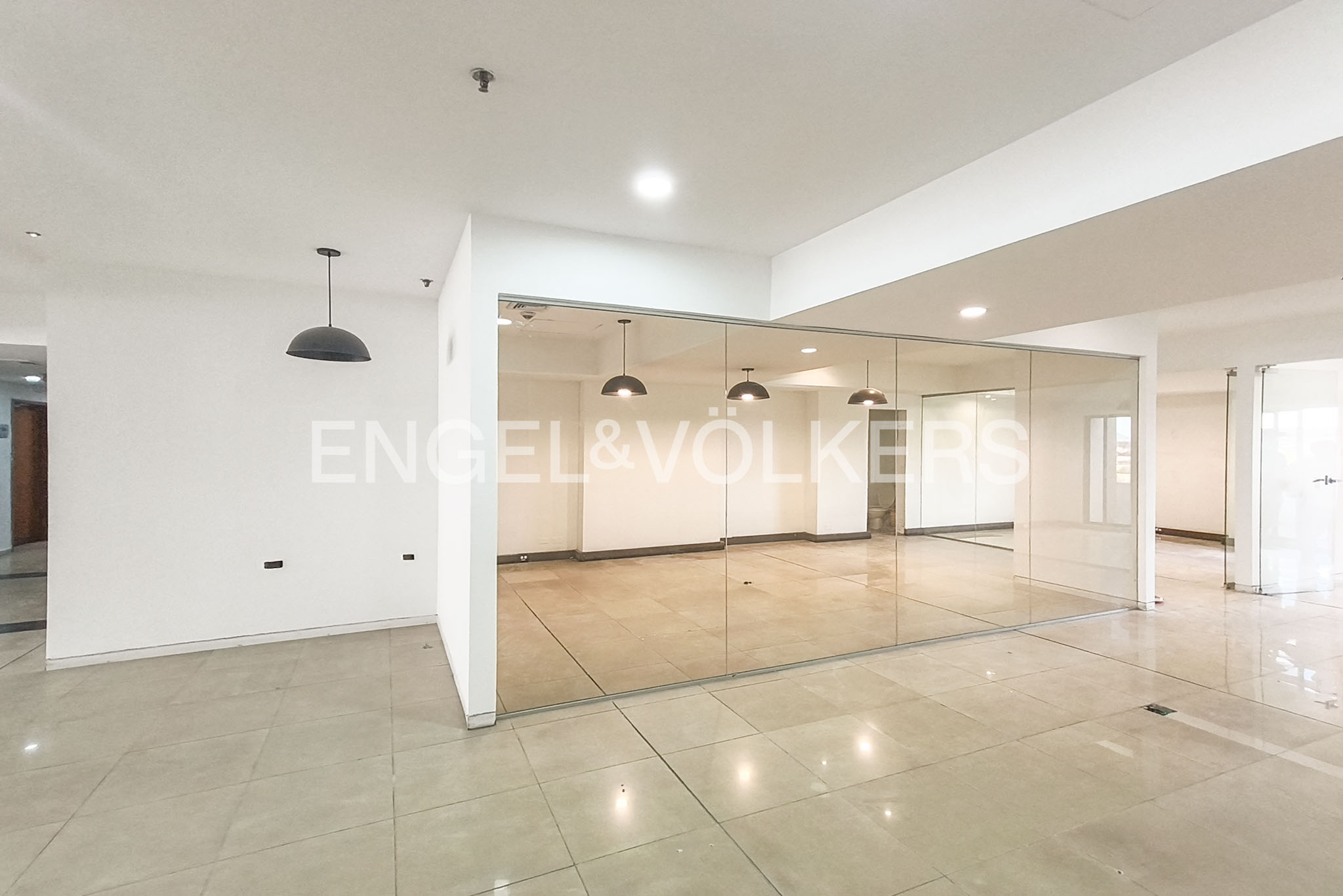 Oficina para arriendo con doble terraza en Chicó