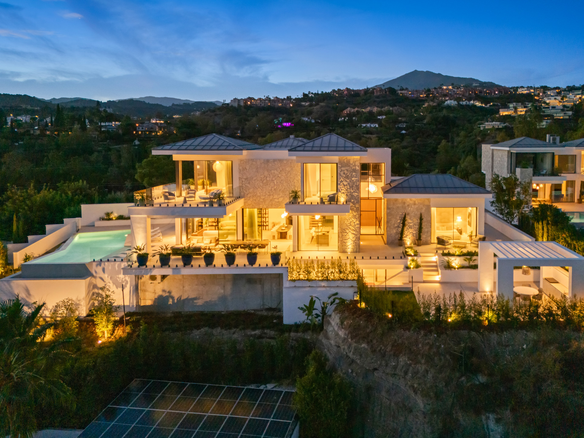 Zeitgenössische elegante Villa mit Panoramablick in La Quinta