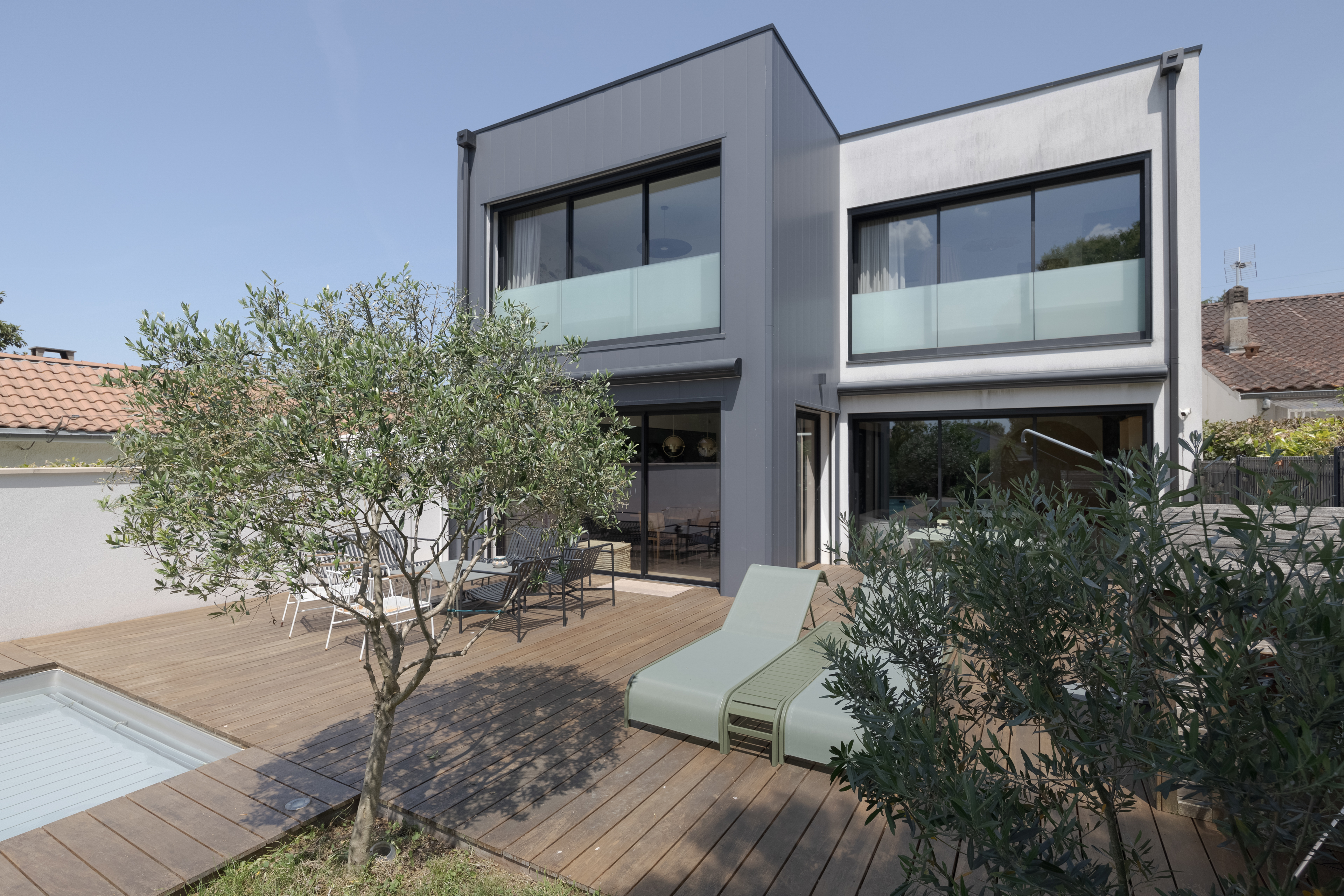 Exclusivité Pessac quartier CHU Pellegrin - Élégante villa contemporaine avec piscine et garage