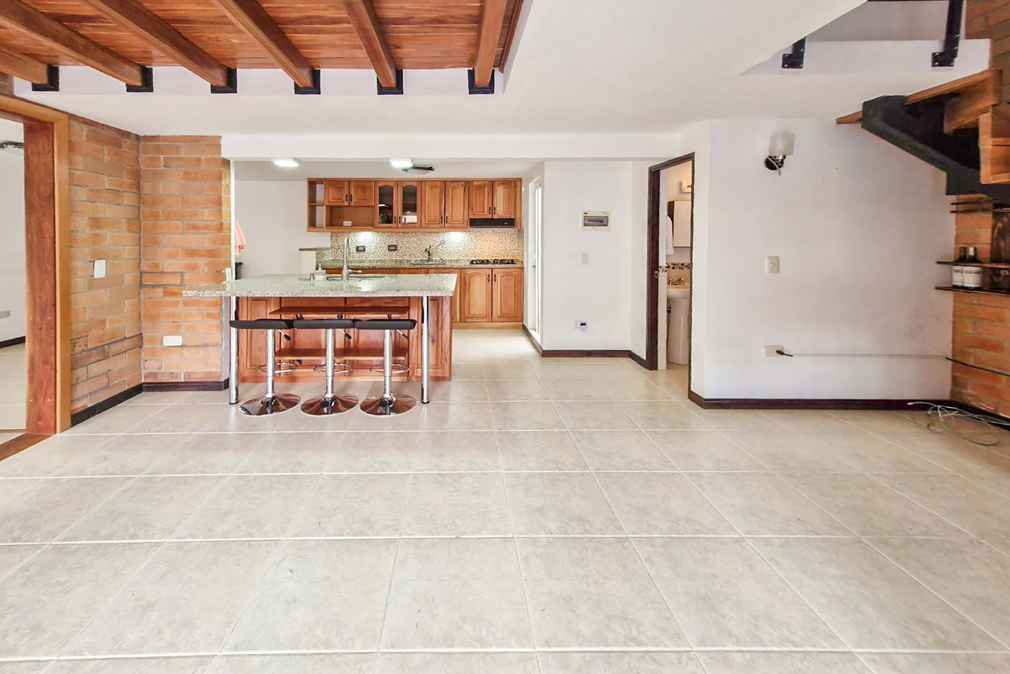 Casa con terraza en conjunto para venta en La Ceja