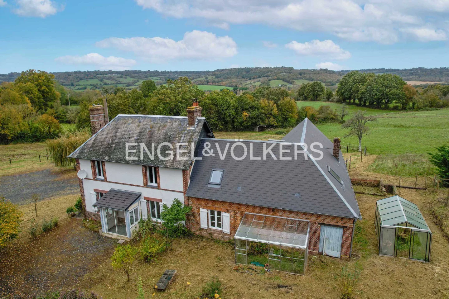 Renovated old house - 3.6 ha of land