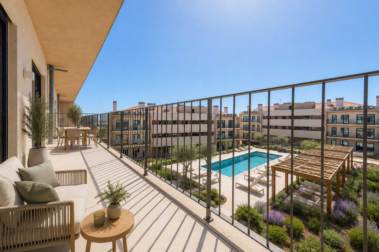 2-Bedroom Apartment with Pool in Santo Estêvão
