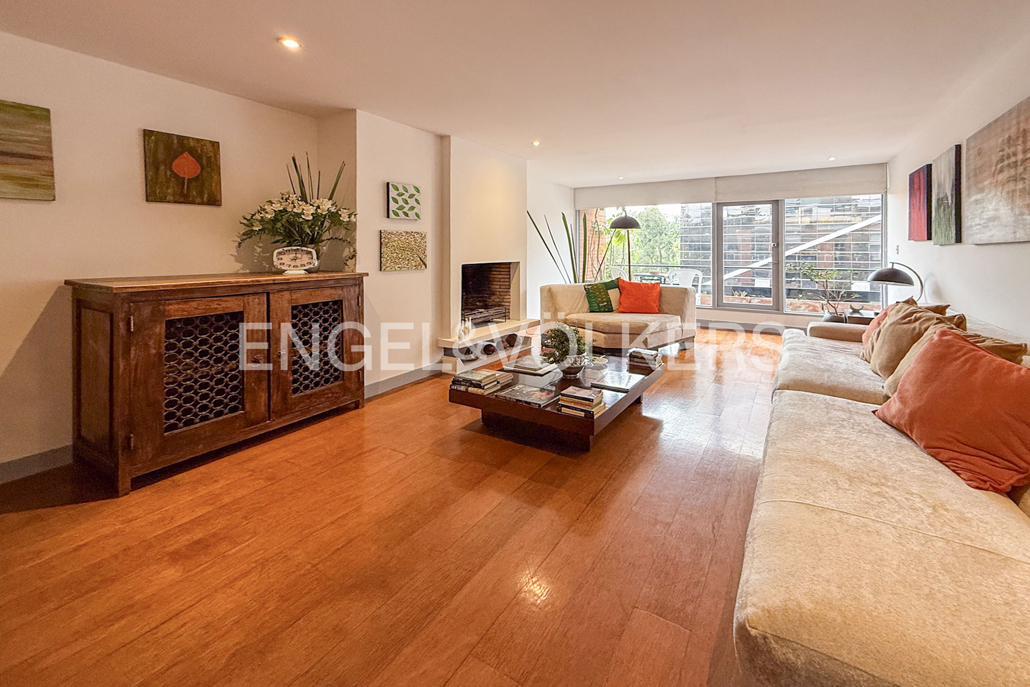 Apartamento con balcón para venta en Chicó Reservado