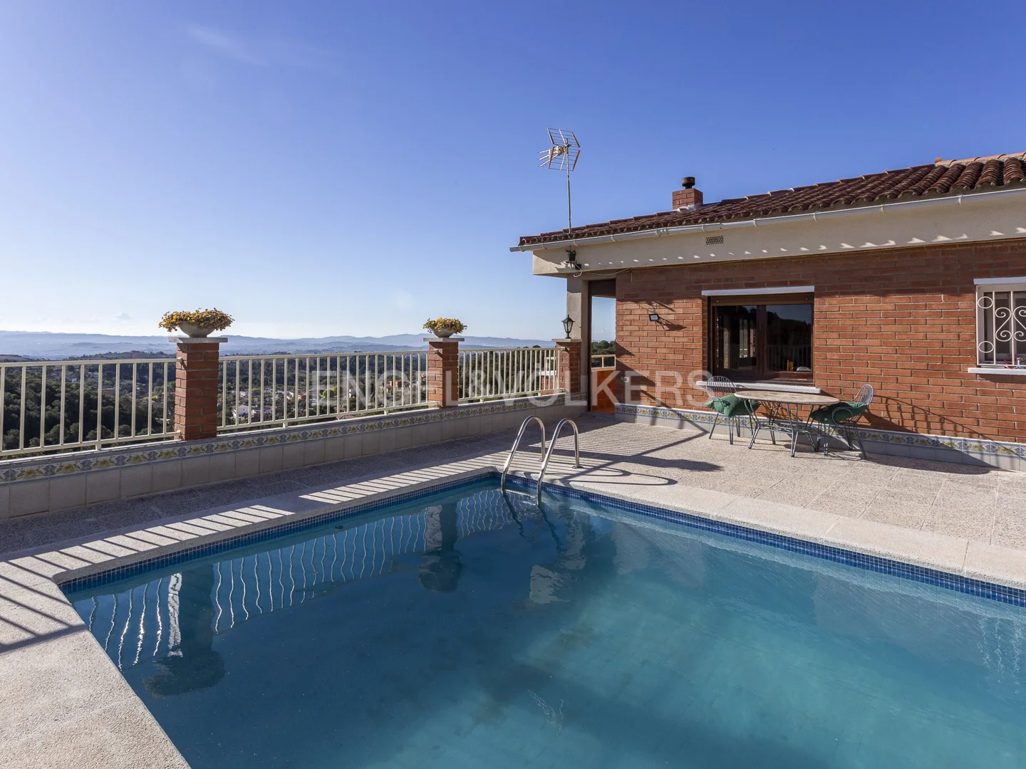 Country house with views overlooking the splendid Penedès