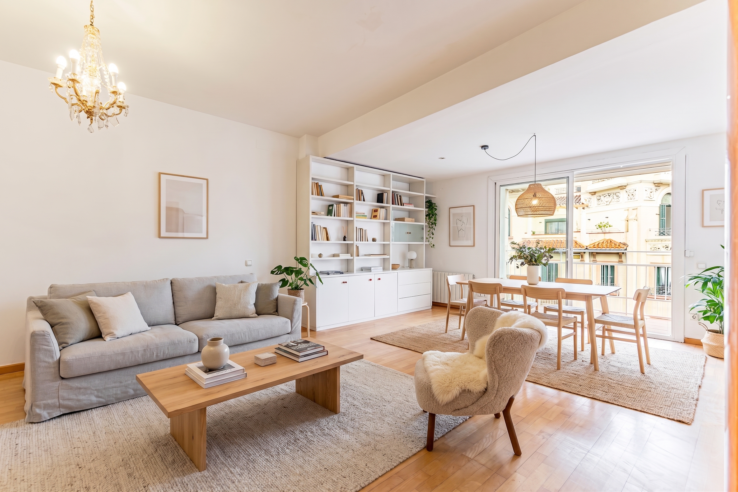 Elegance and Luxury in Sant Gervasi: Apartment with Mountain and City Views in Barcelona