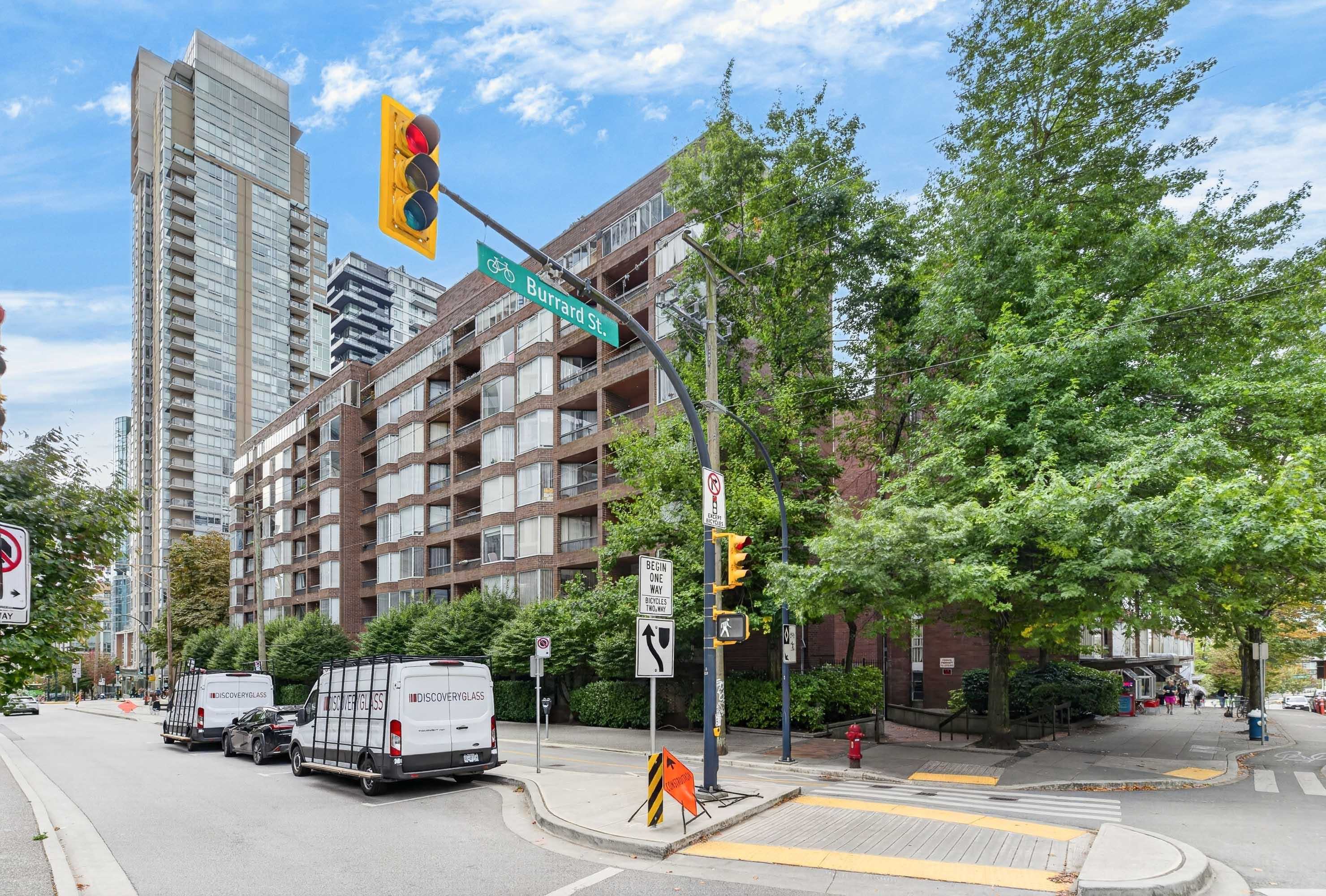 Steps from Seawall, Cafes, and Urban Culture