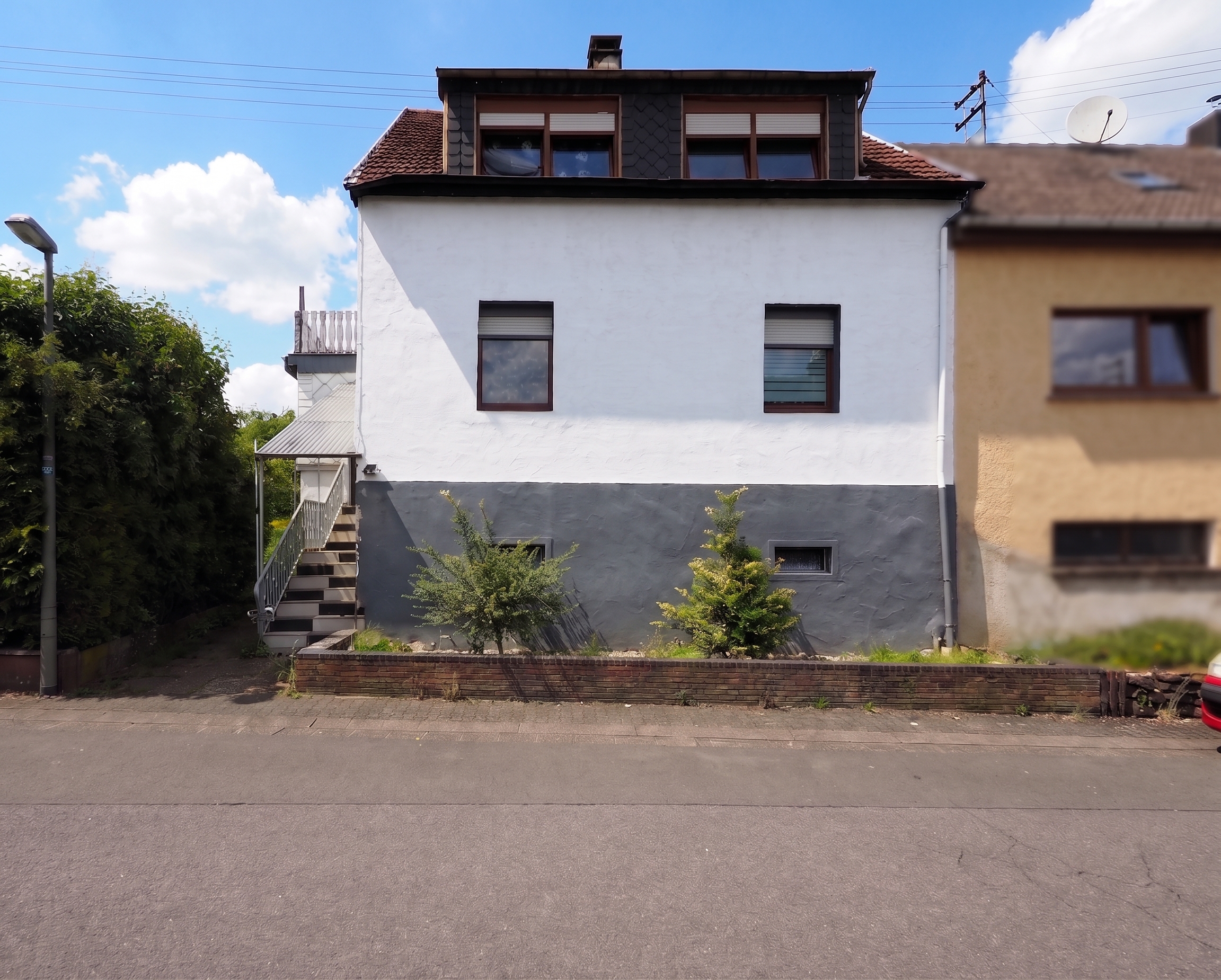 Doppelhaushälfte mit angrenzendem Baugrundstück in familiärer Lage von Quierschied!