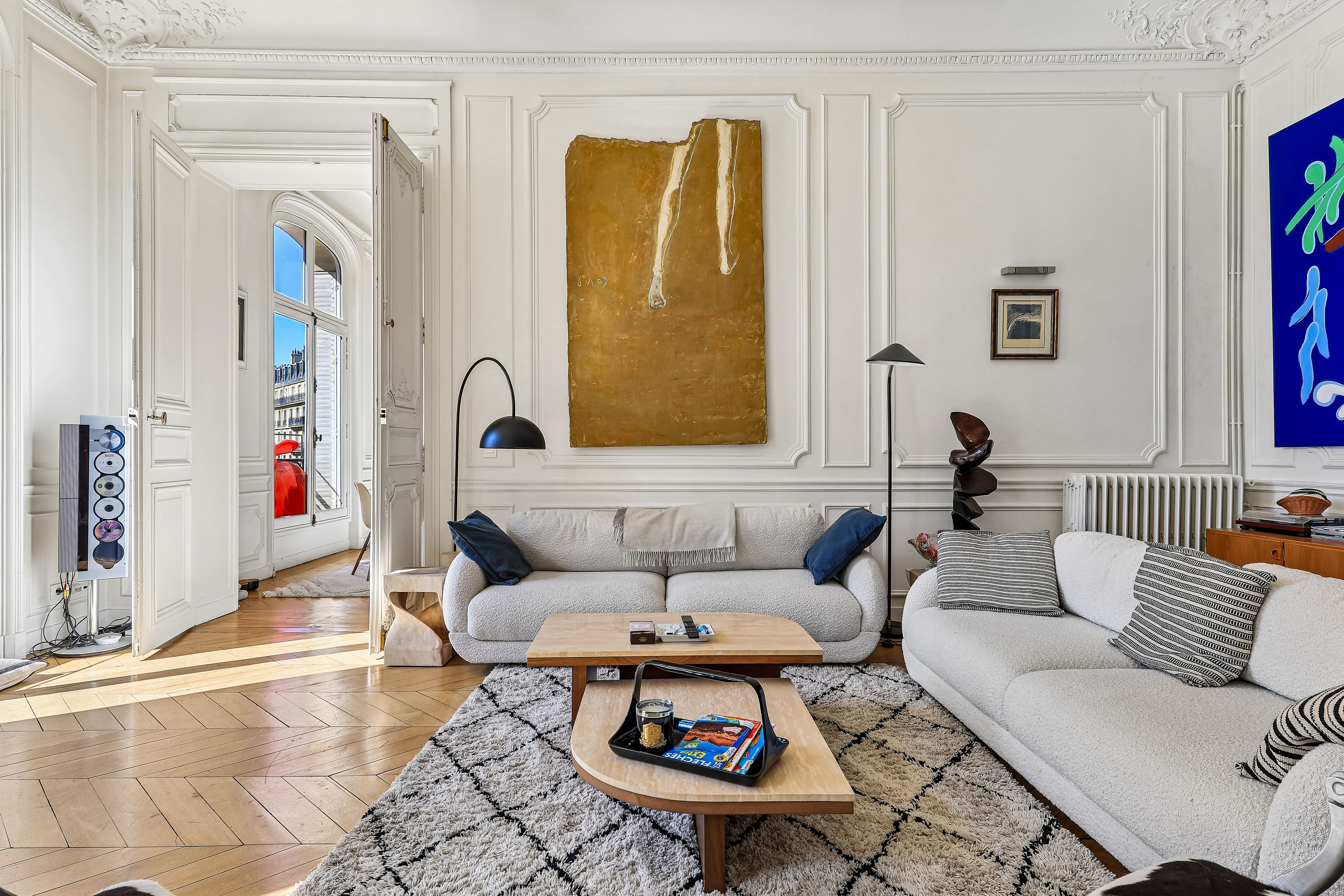 Reception apartment on the piano nobile of a distinctive former private mansion