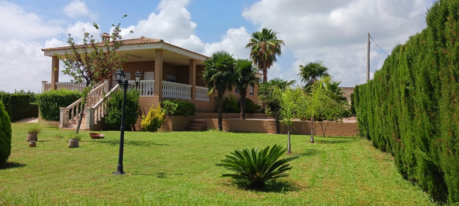 Chalet independiente con piscina, jardín y amplia terraza
