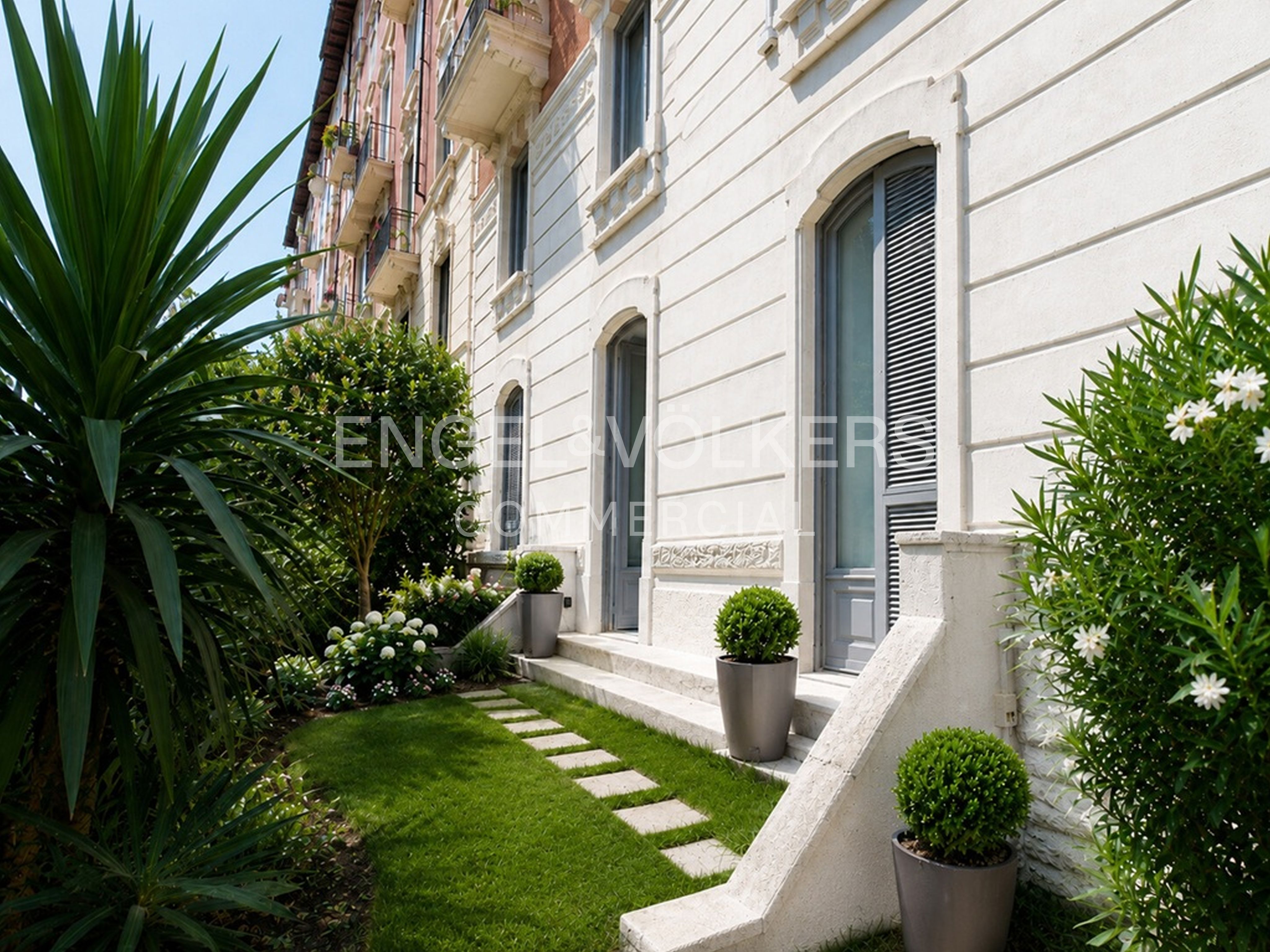 Esclusivo ufficio con cortile privato nel cuore di Quadronno