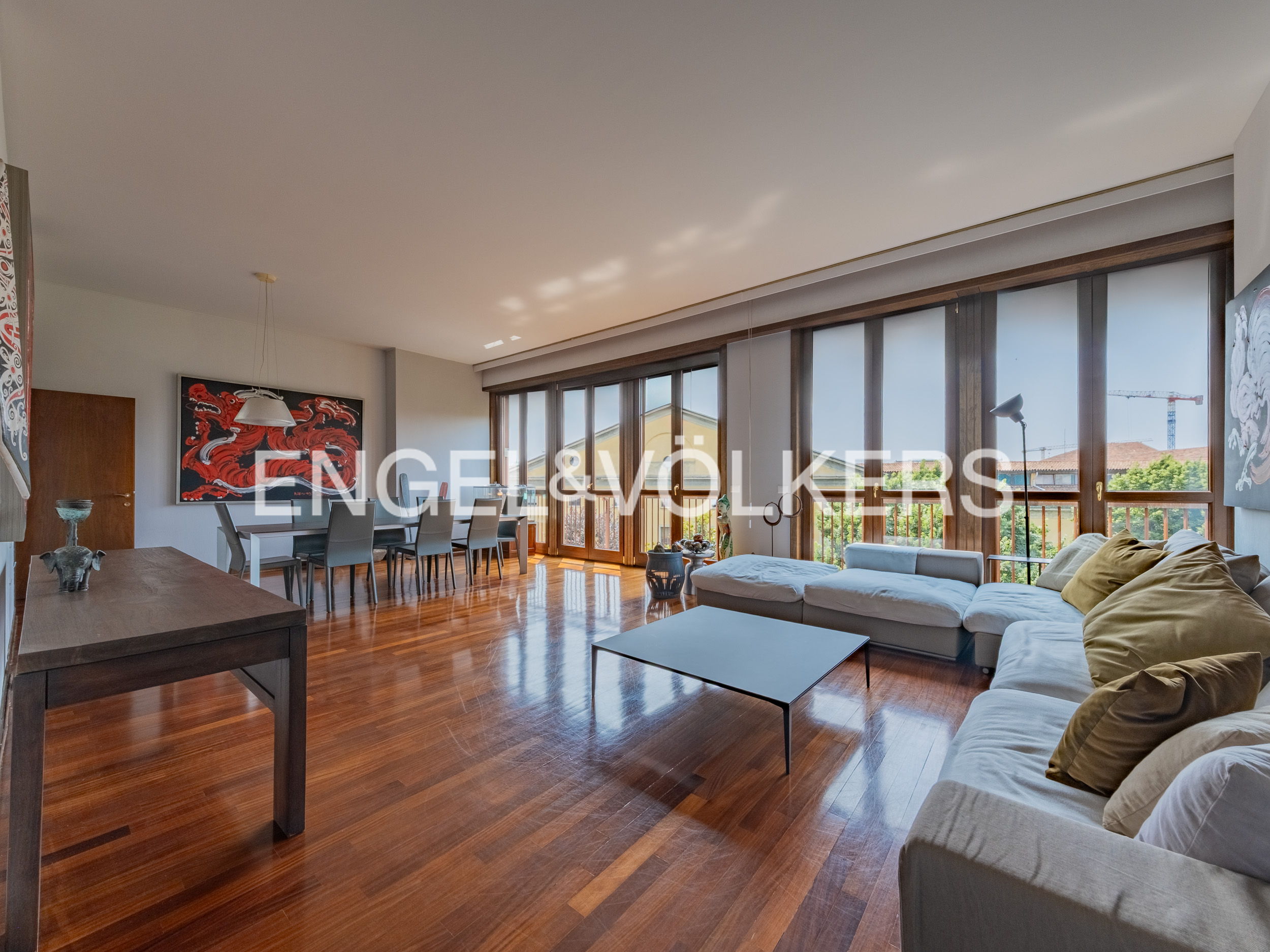 Large and bright apartment
in via Nirone