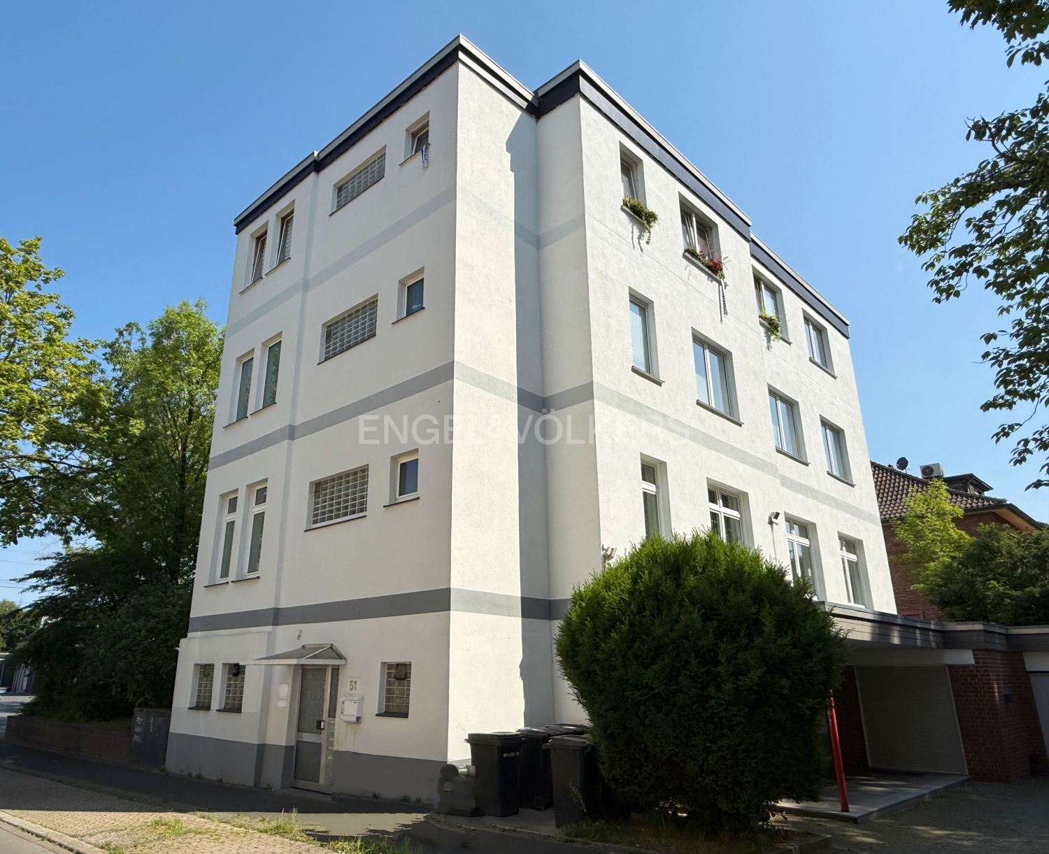 Teilsaniertes Wohn- und Geschäftshaus mit Umwandlungspotenzial